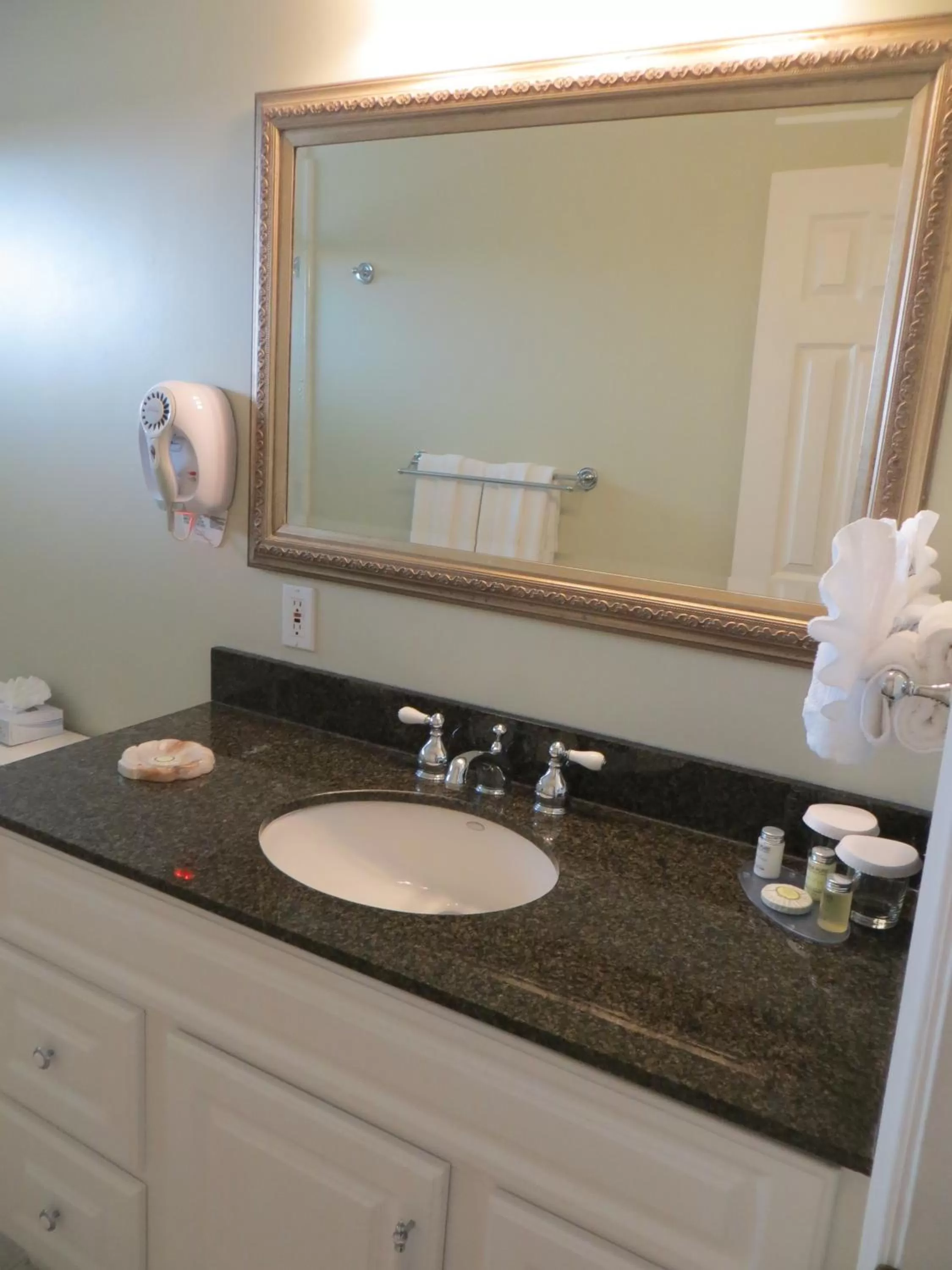 Queen Room with Fireplace in Carmel Bay View Inn