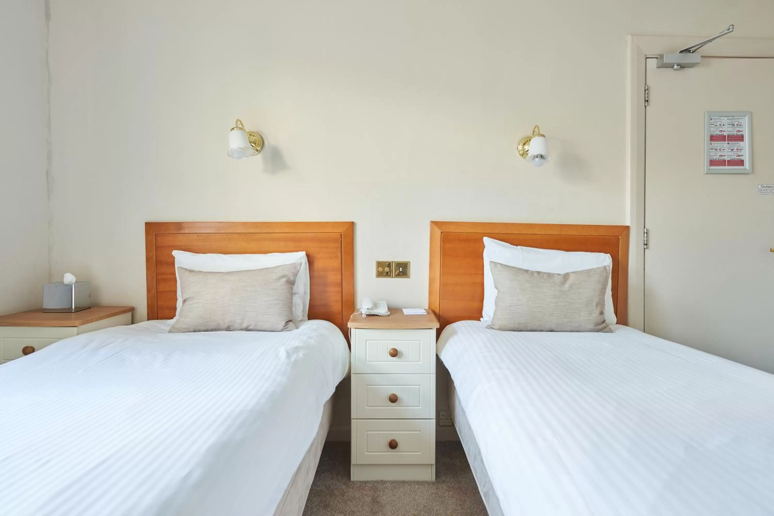 Budget Twin Room in Great Western