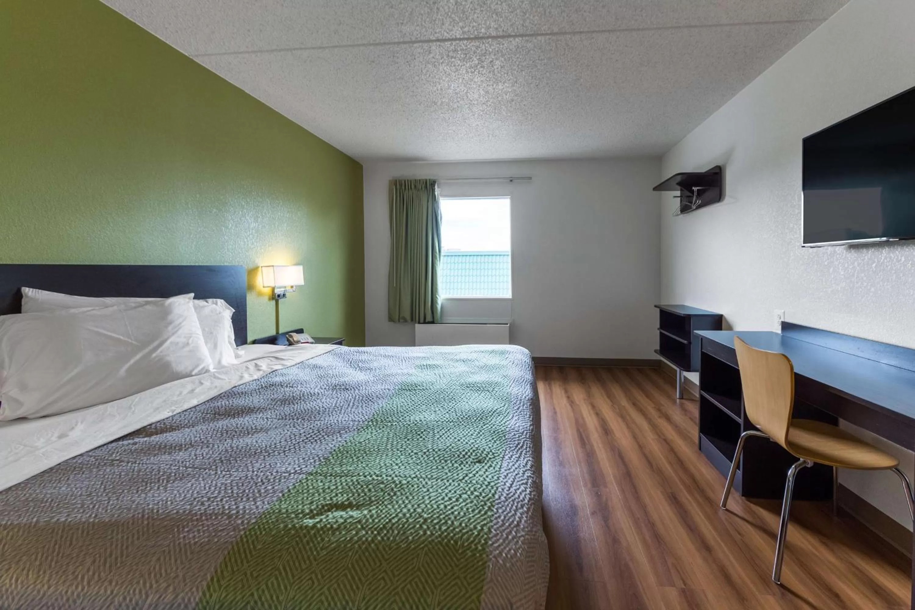 King Room - Smoking  in Motel 6-Warminster, PA