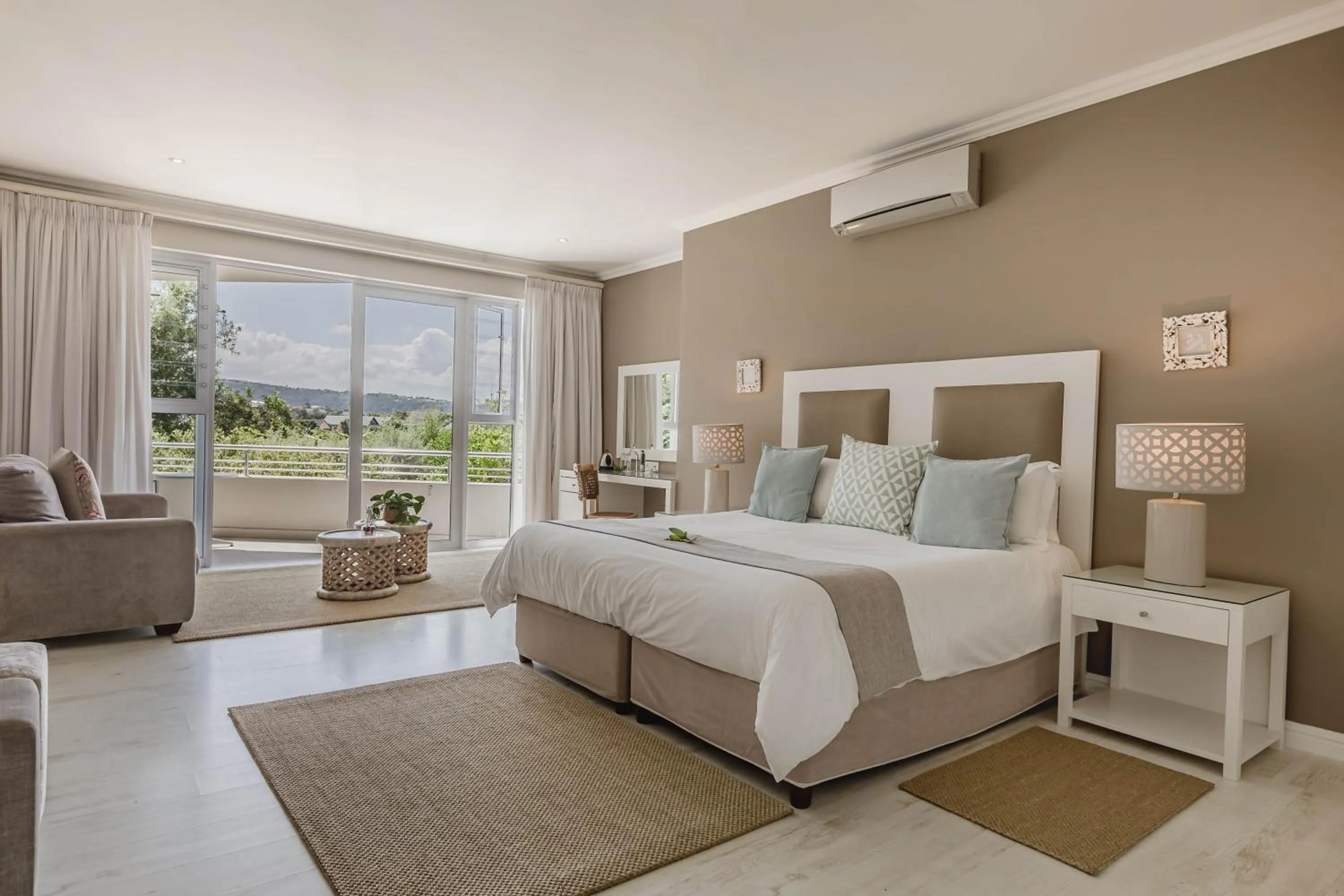 Luxury Room with Balcony in The Robberg Beach Lodge - Lion Roars Hotels & Lodges