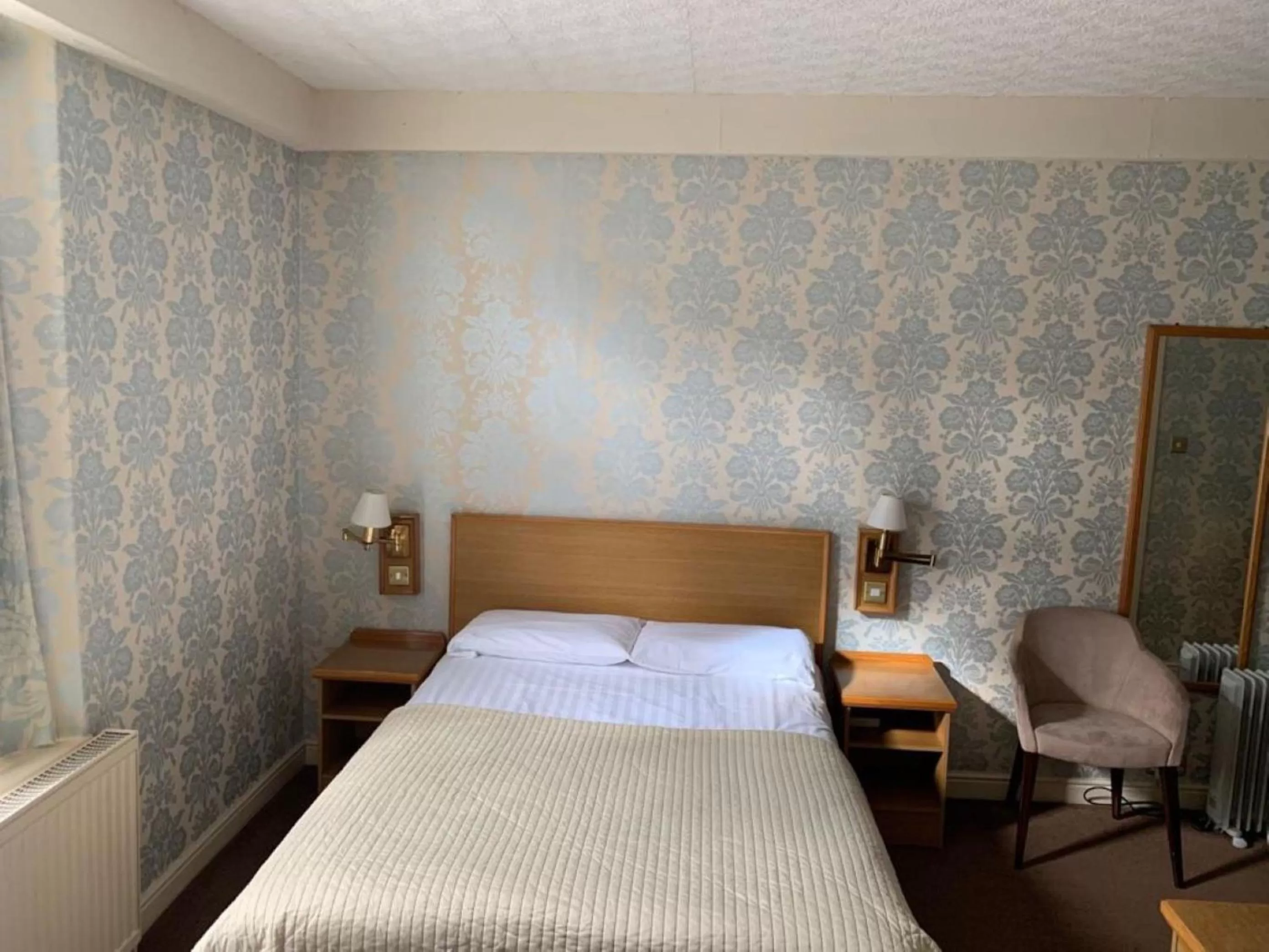 Small Double Room in Waterford Lodge Hotel