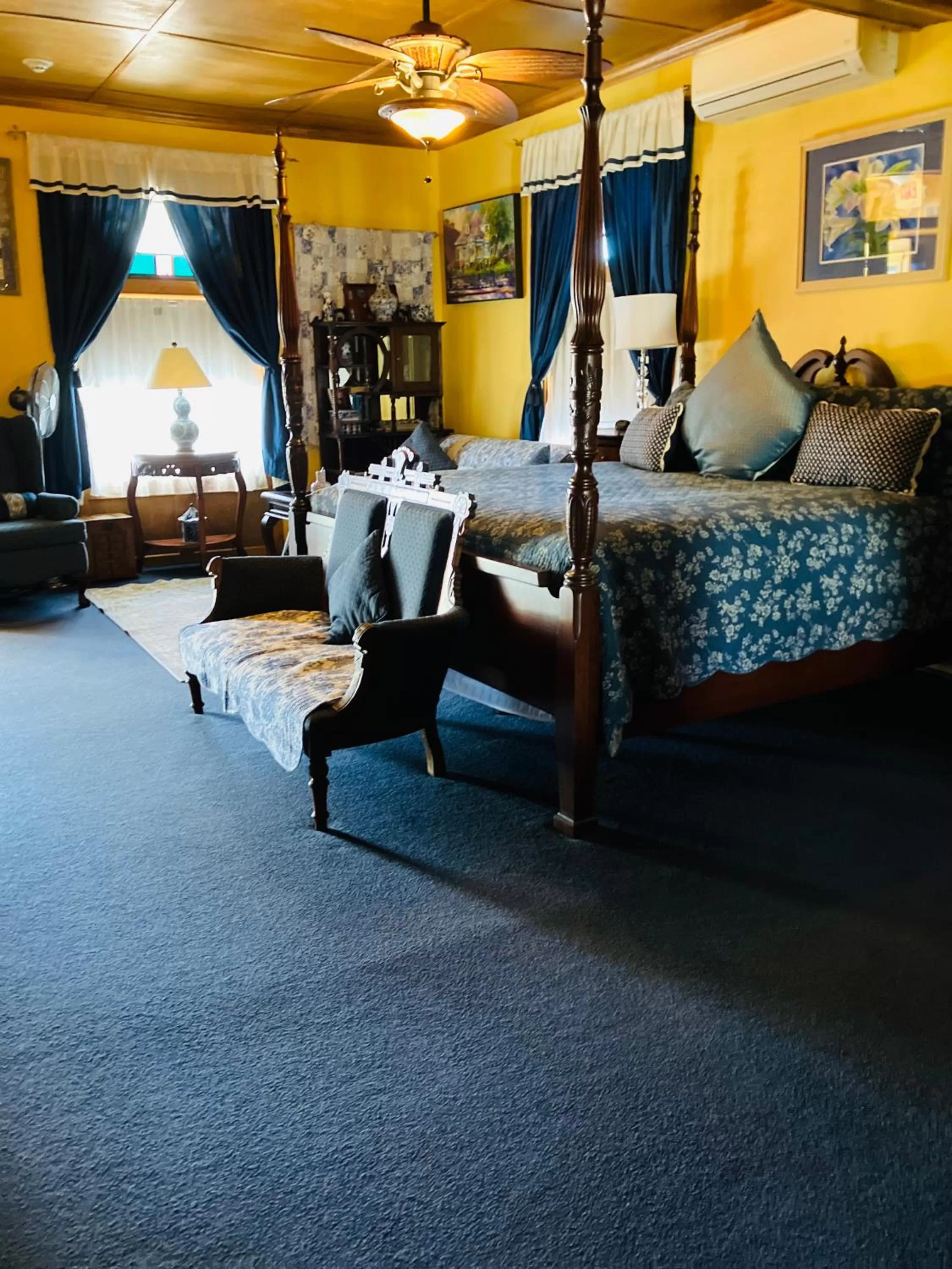 Blue Willow at Daffodil Cottage in All Seasons Inn