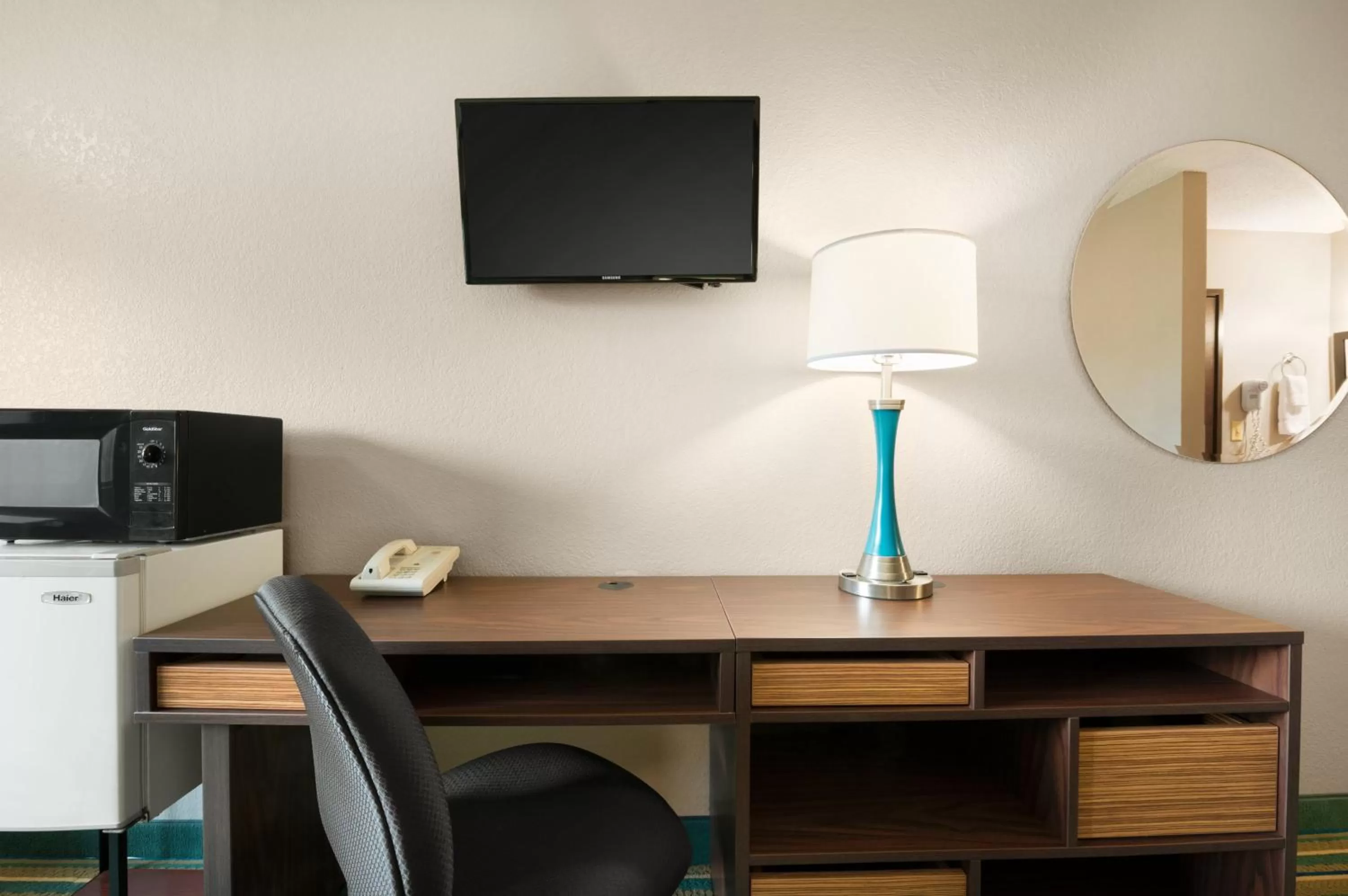 Deluxe King Studio Suite - Non-Smoking in Super 8 by Wyndham Rantoul