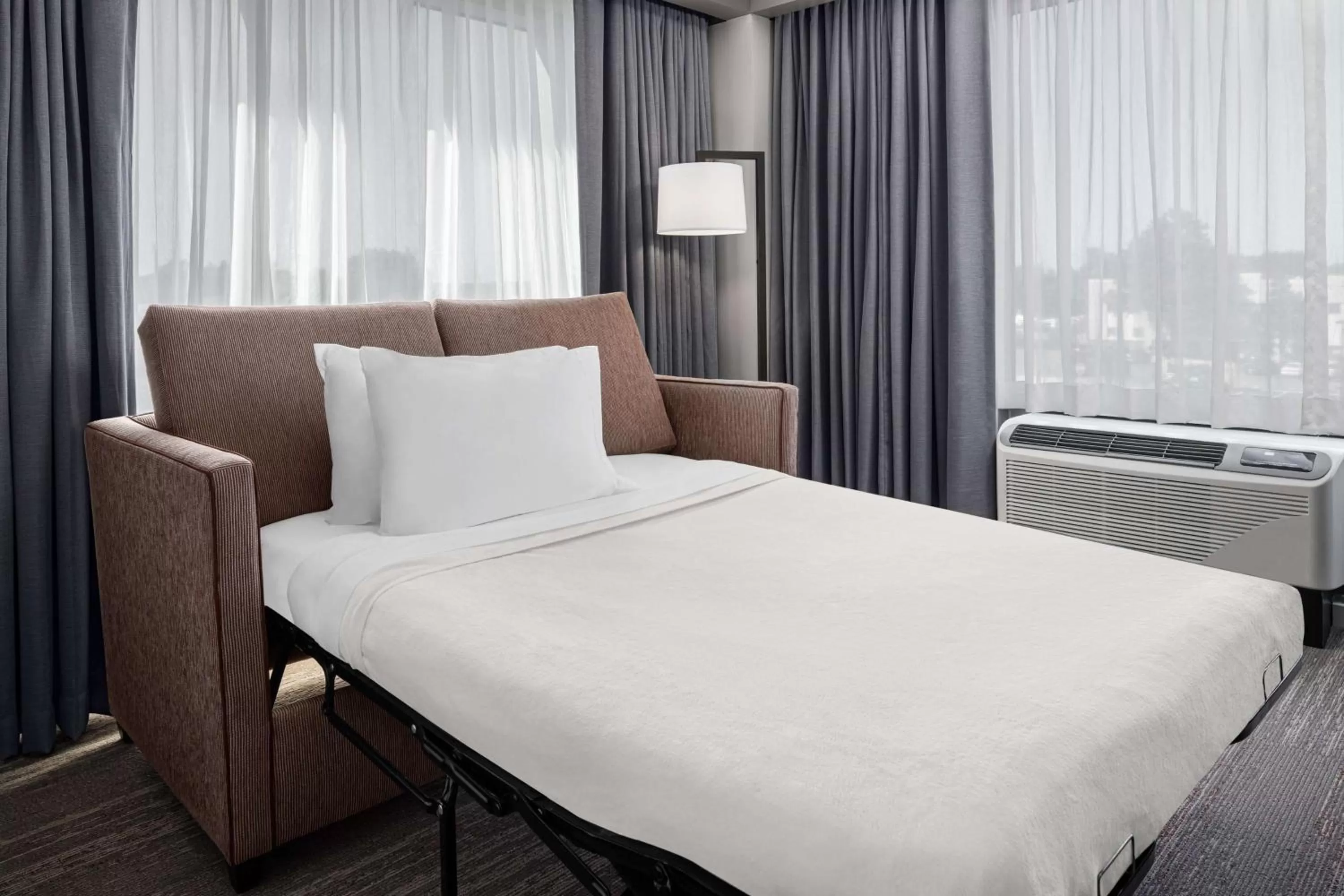 Large King Room - Non-Smoking in Hampton Inn Boston Woburn