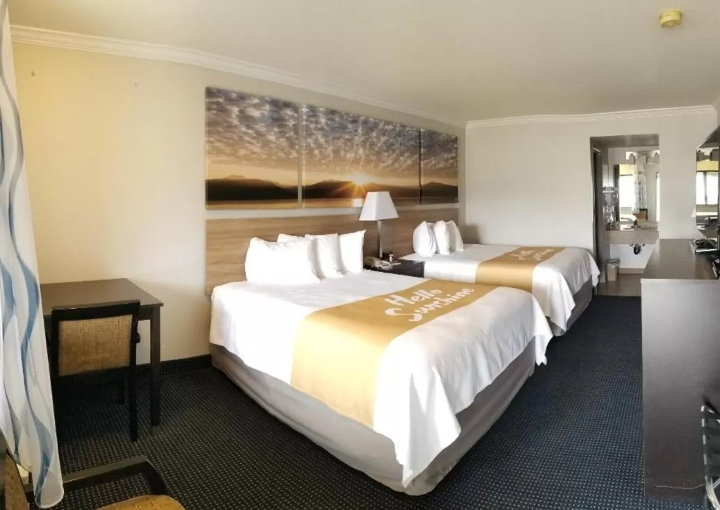 Queen Room with Two Queen Beds - Non-Smoking in Days Inn by Wyndham Winnemucca