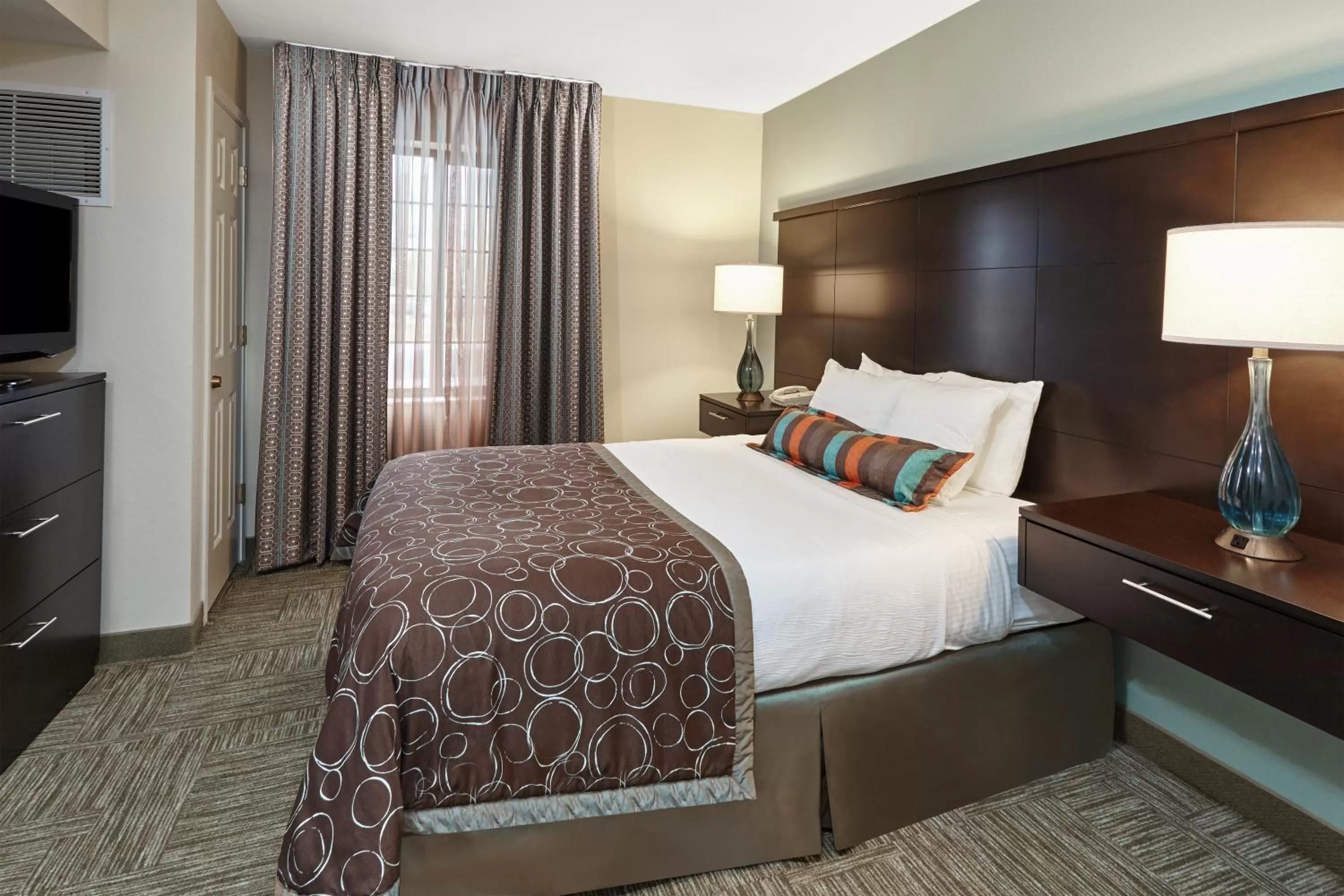 Two-Bedroom King Suite in Staybridge Suites Glenview by IHG