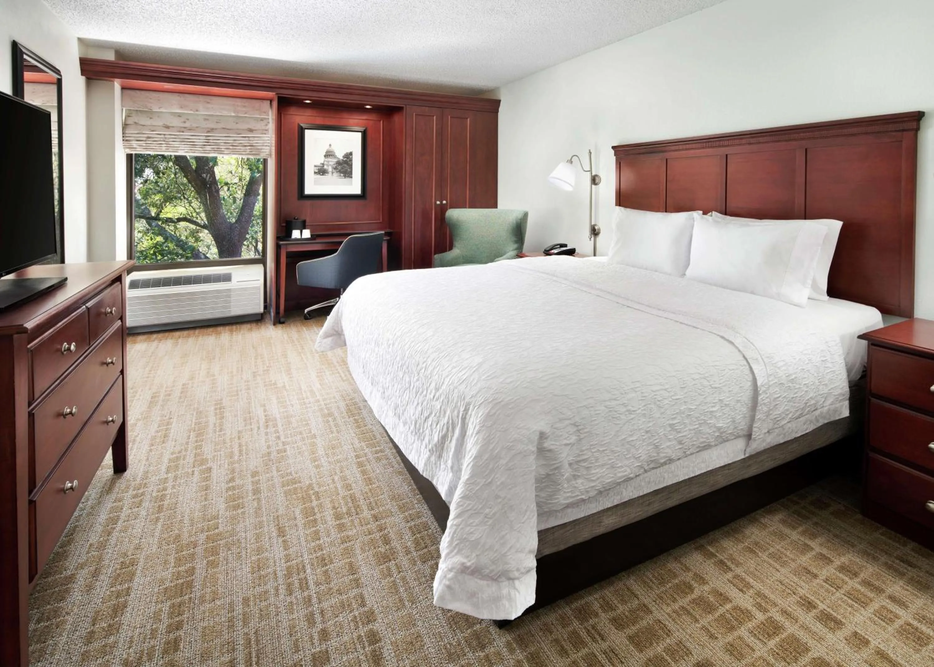 Bedroom, Bed in Hampton Inn Austin North
