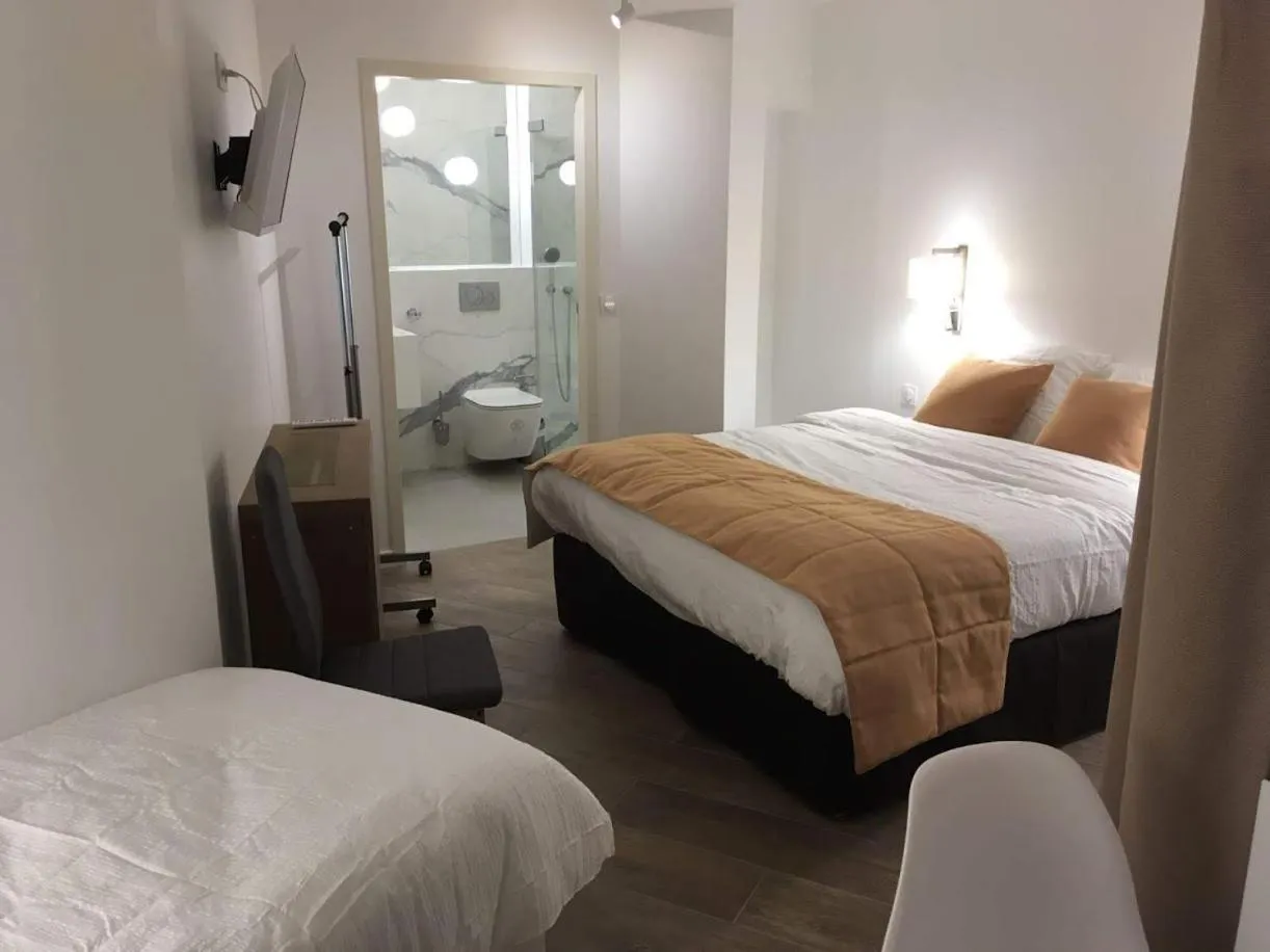 Superior Triple Room in Hotel Ferney République