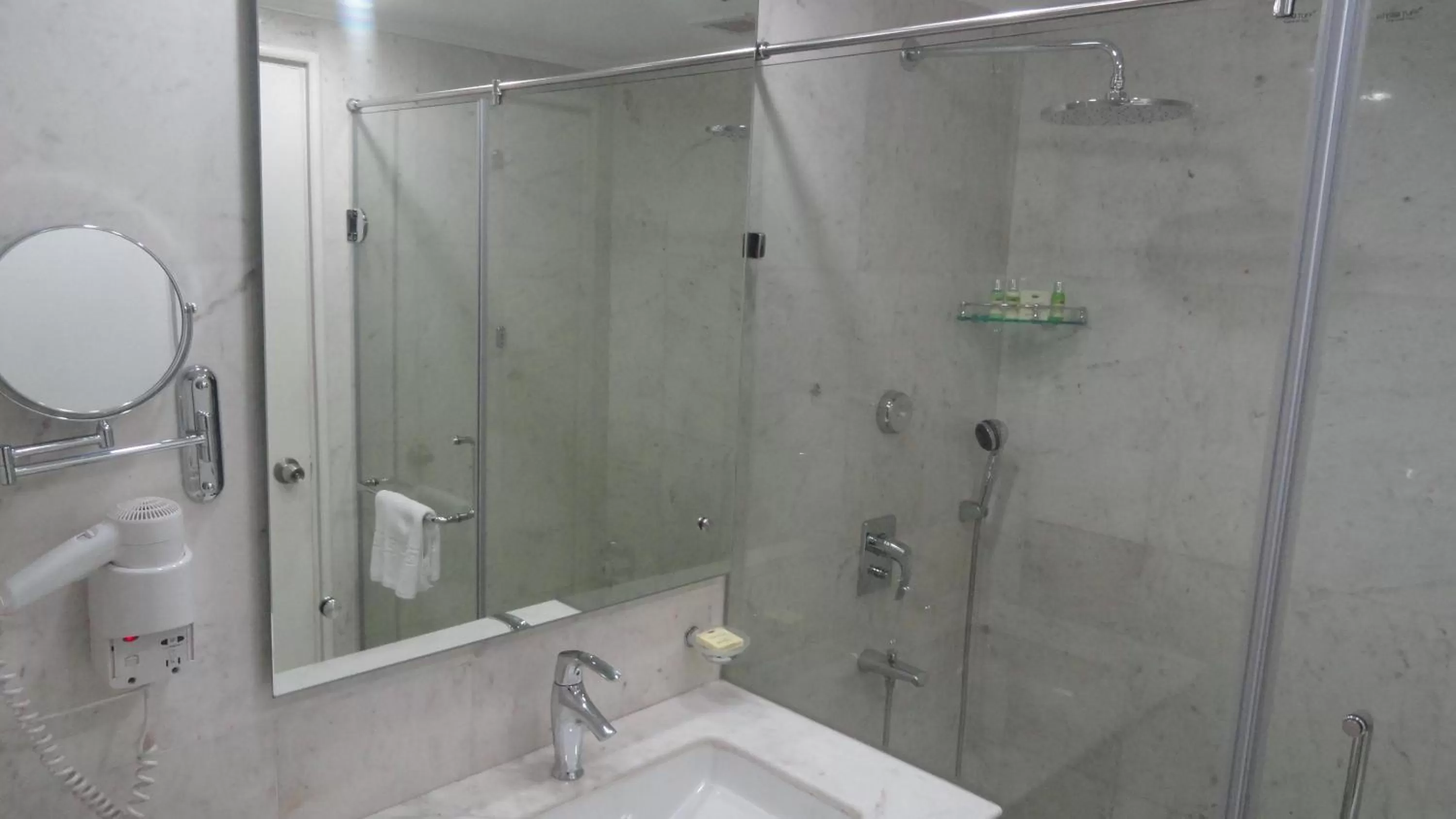 Superior Double Room with 20% discount on food in Hotel Clarks Shiraz