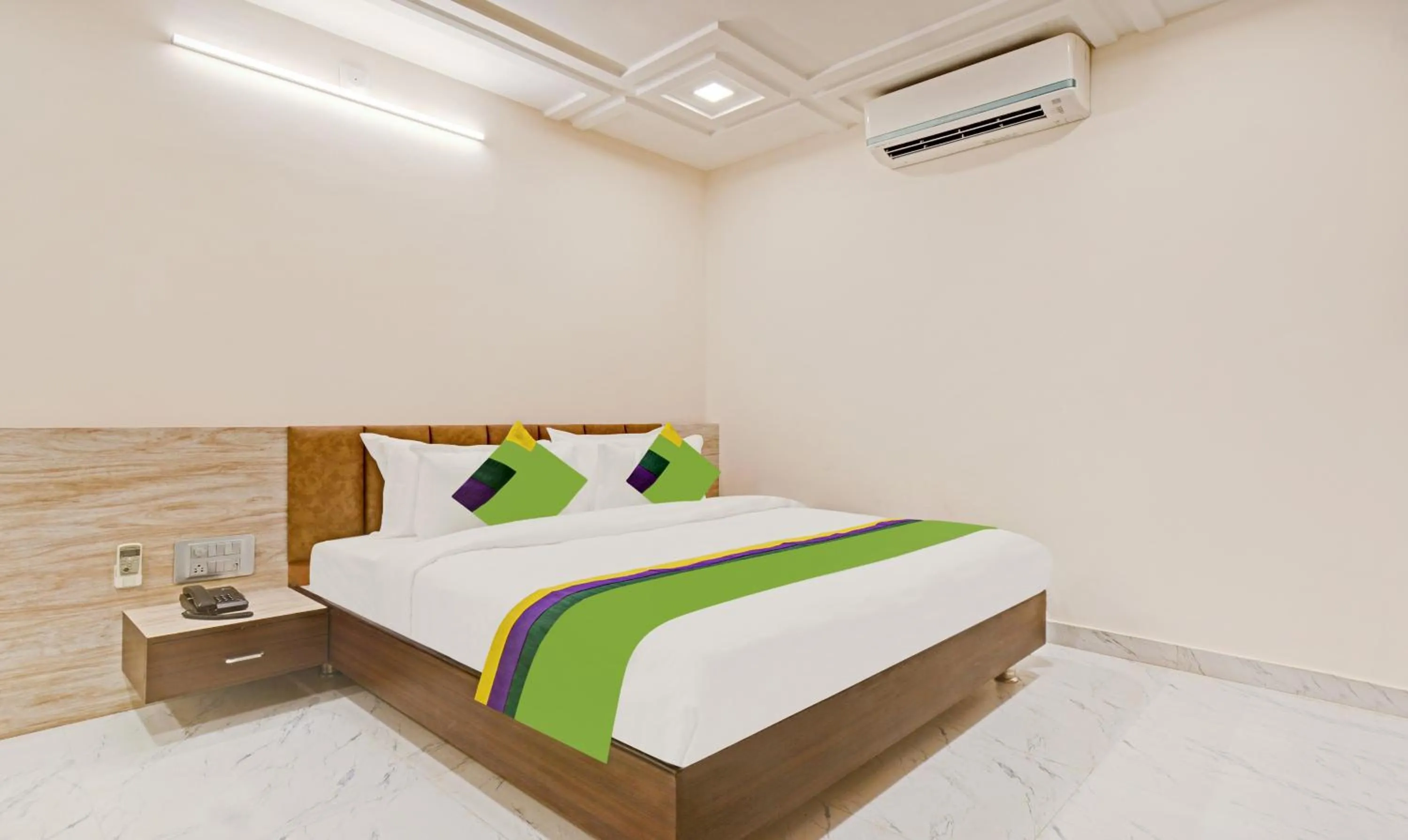 Superior Double Room - single occupancy in Treebo Paras Raj Near City Palace
