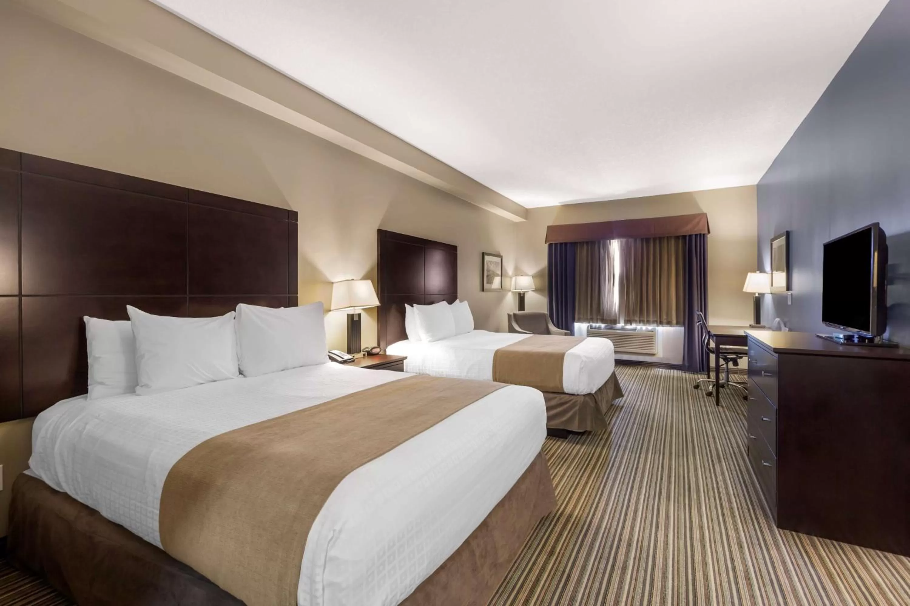 Queen Room with Two Queen Beds and Bath Tub - Mobility Accessible in Best Western PLUS Fort Saskatchewan Inn & Suites