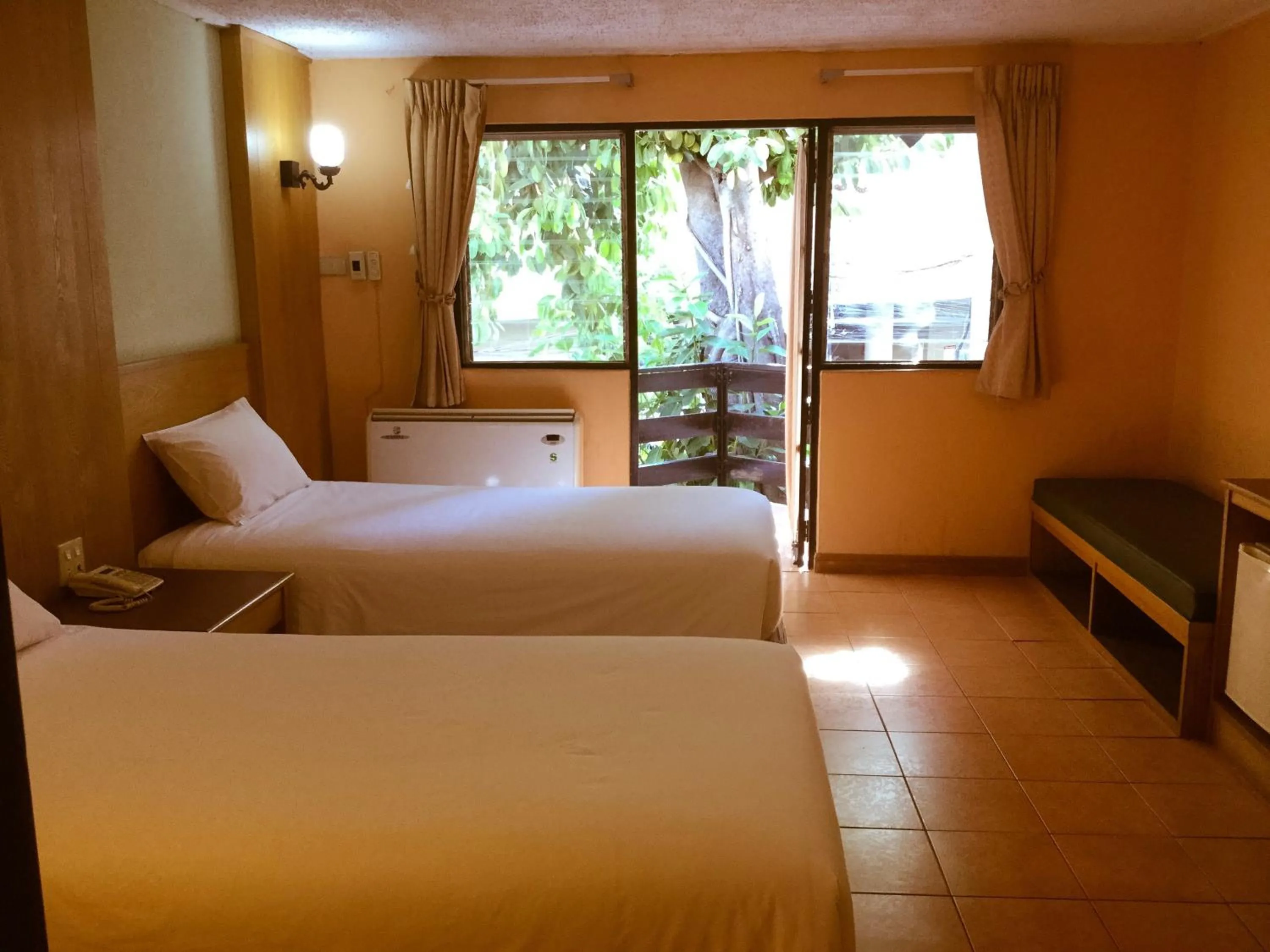 Deluxe Twin Room in Pattaya At Nine