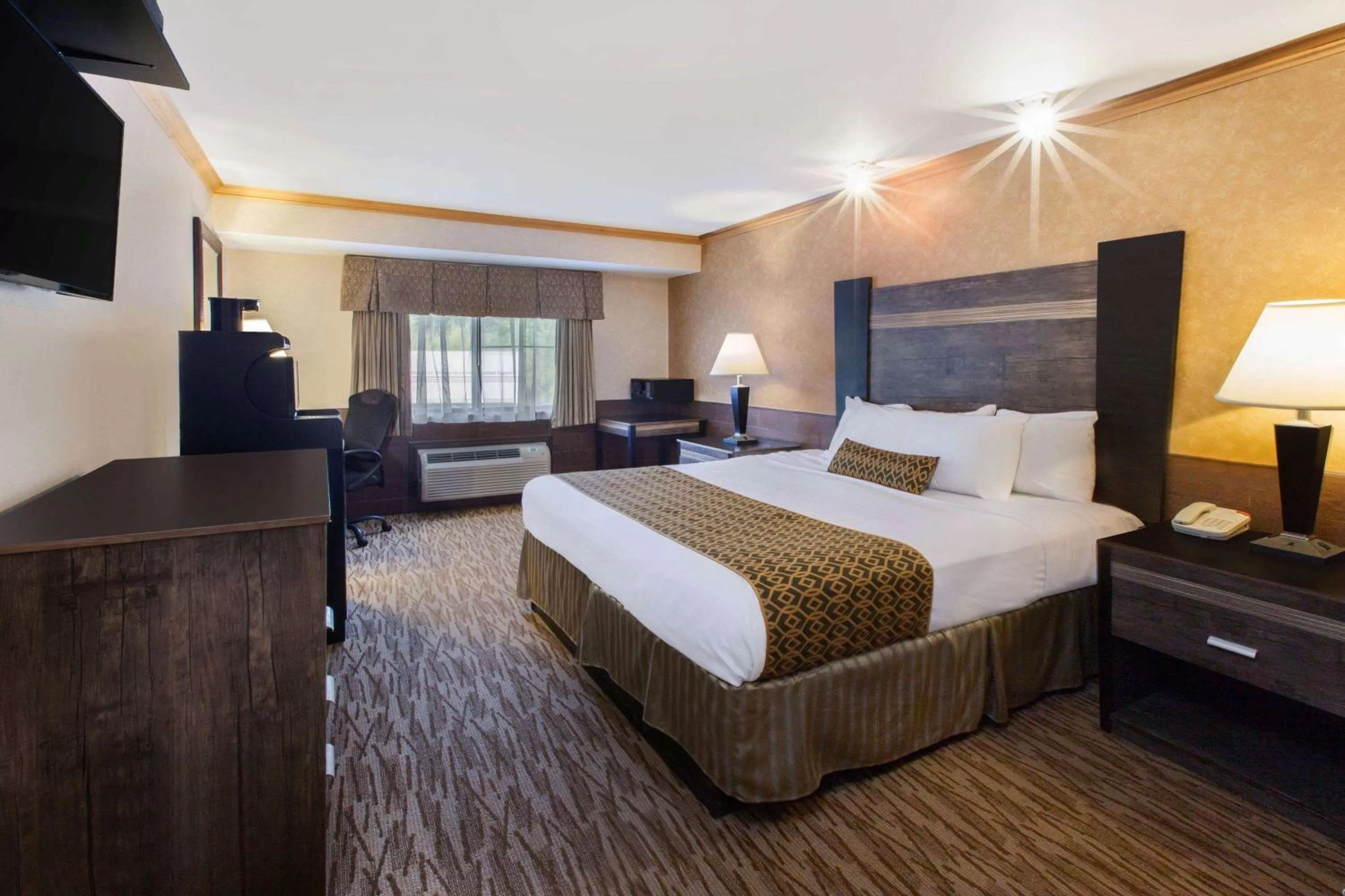 King Room - Mobility Access/Non-Smoking in Baymont by Wyndham Pompton Plains/Wayne