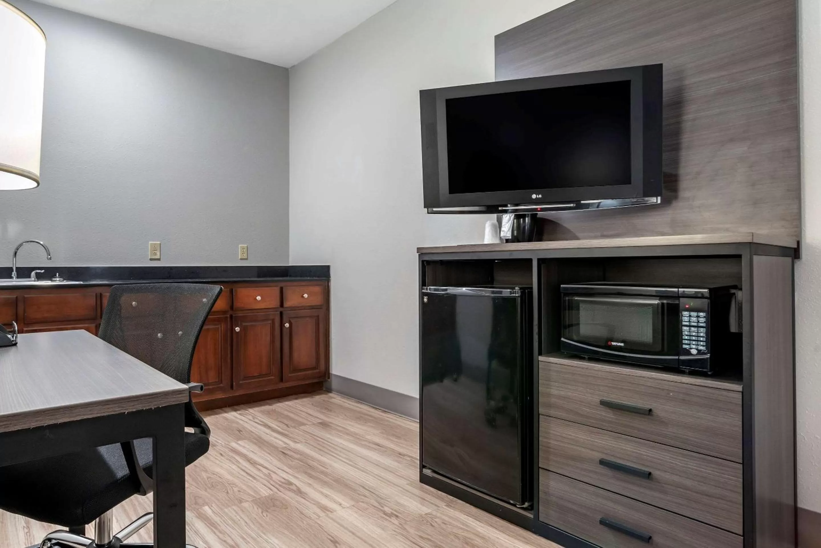 Standard King Suite - Mobility Accessible/Non-Smoking in Quality Inn & Suites