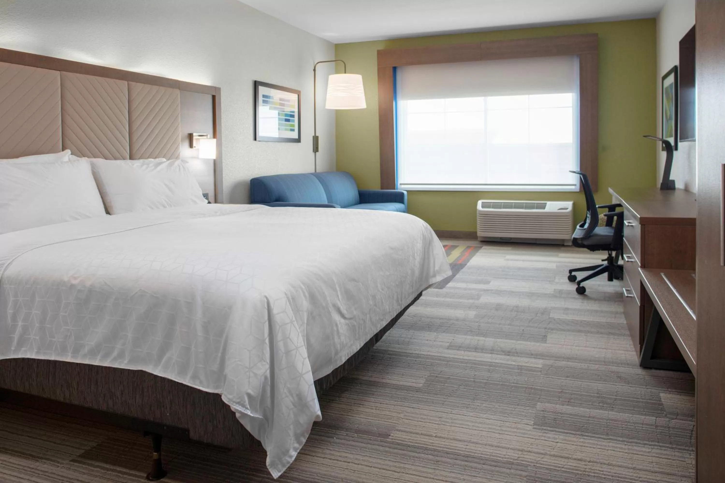King Suite in Holiday Inn Express - Wells-Ogunquit-Kennebunk by IHG