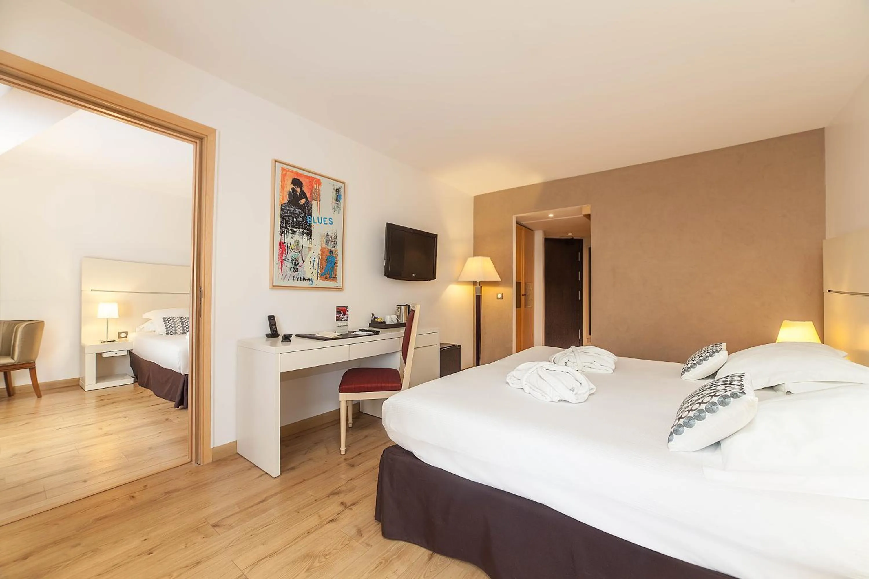 Connecting Family Room with Free Spa Access in Hôtel Montaigne & Spa - Cannes Centre