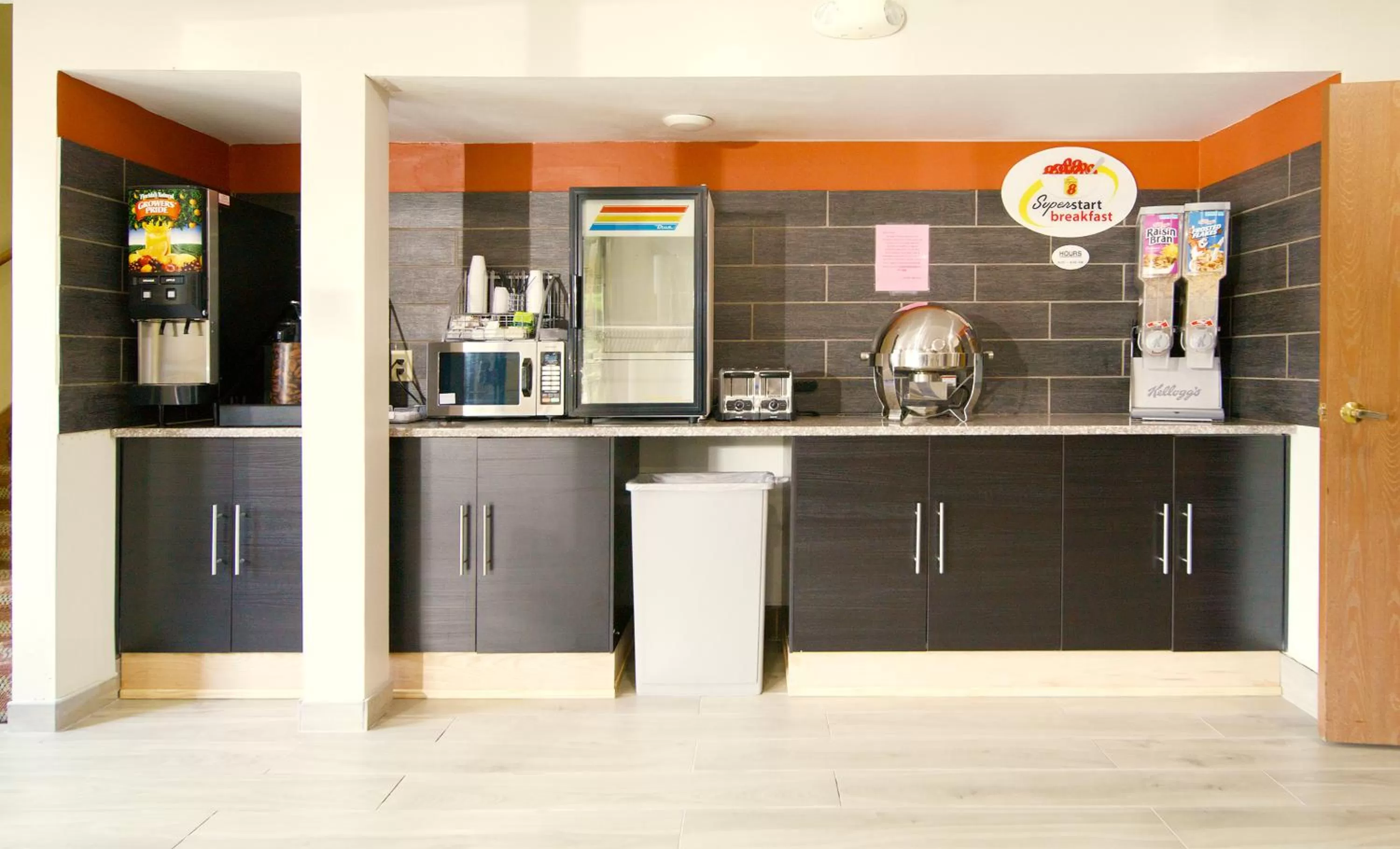 Restaurant/places to eat in Super 8 by Wyndham Red Wing