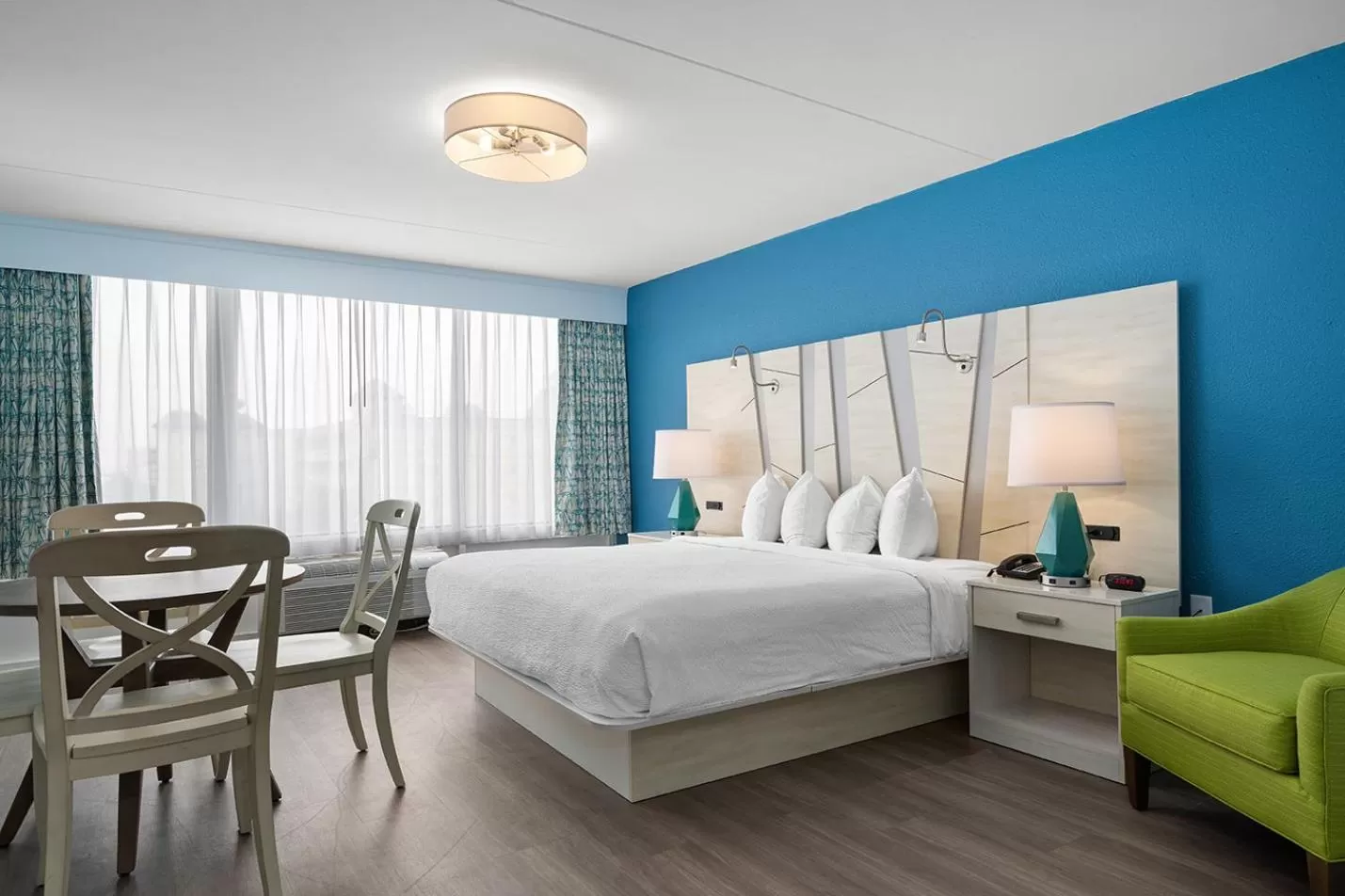 King Studio - No Pets Allowed in Fenwick Inn