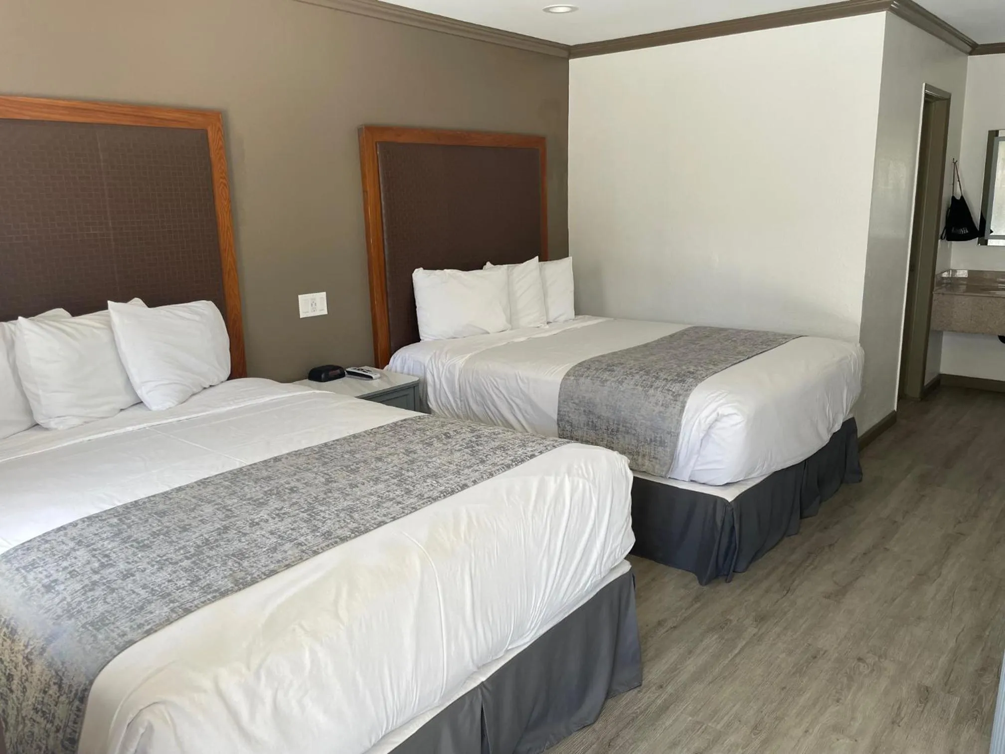 Queen Room with Two Queen Beds in Bishop Inn