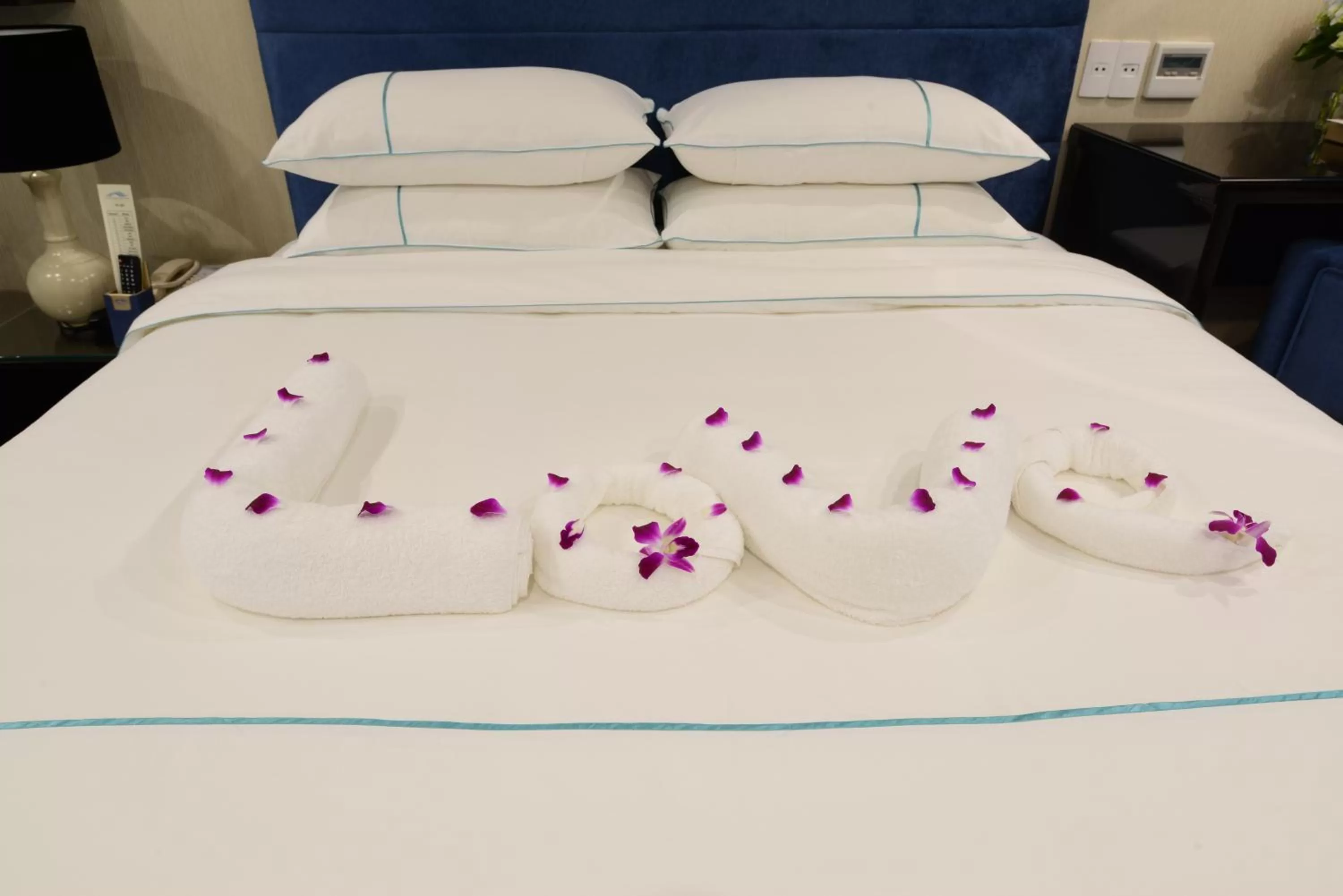 Honeymoon Suite in Hanoi Emerald Waters Hotel & Spa