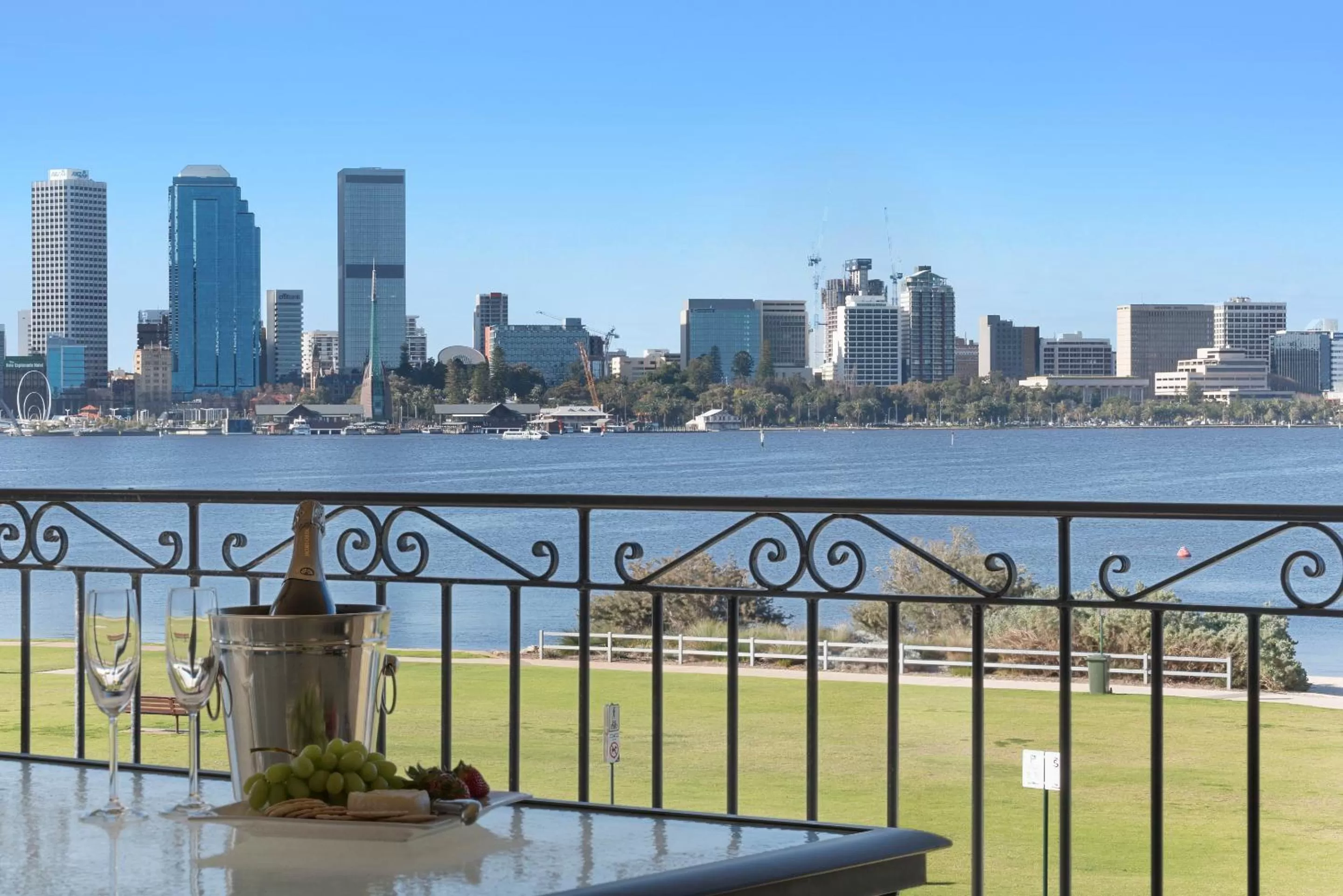 One-Bedroom Panorama Suite with River View in The Peninsula Riverside Serviced Apartments