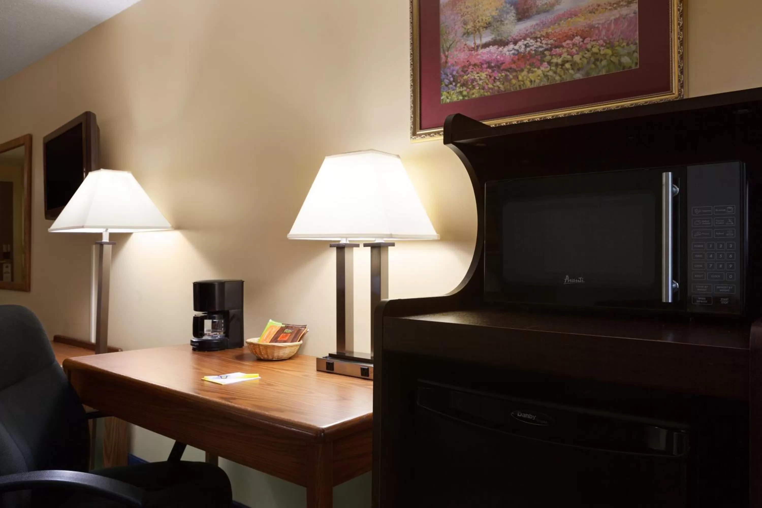 King Room - Non-Smoking in Days Inn by Wyndham Fargo - West Acres