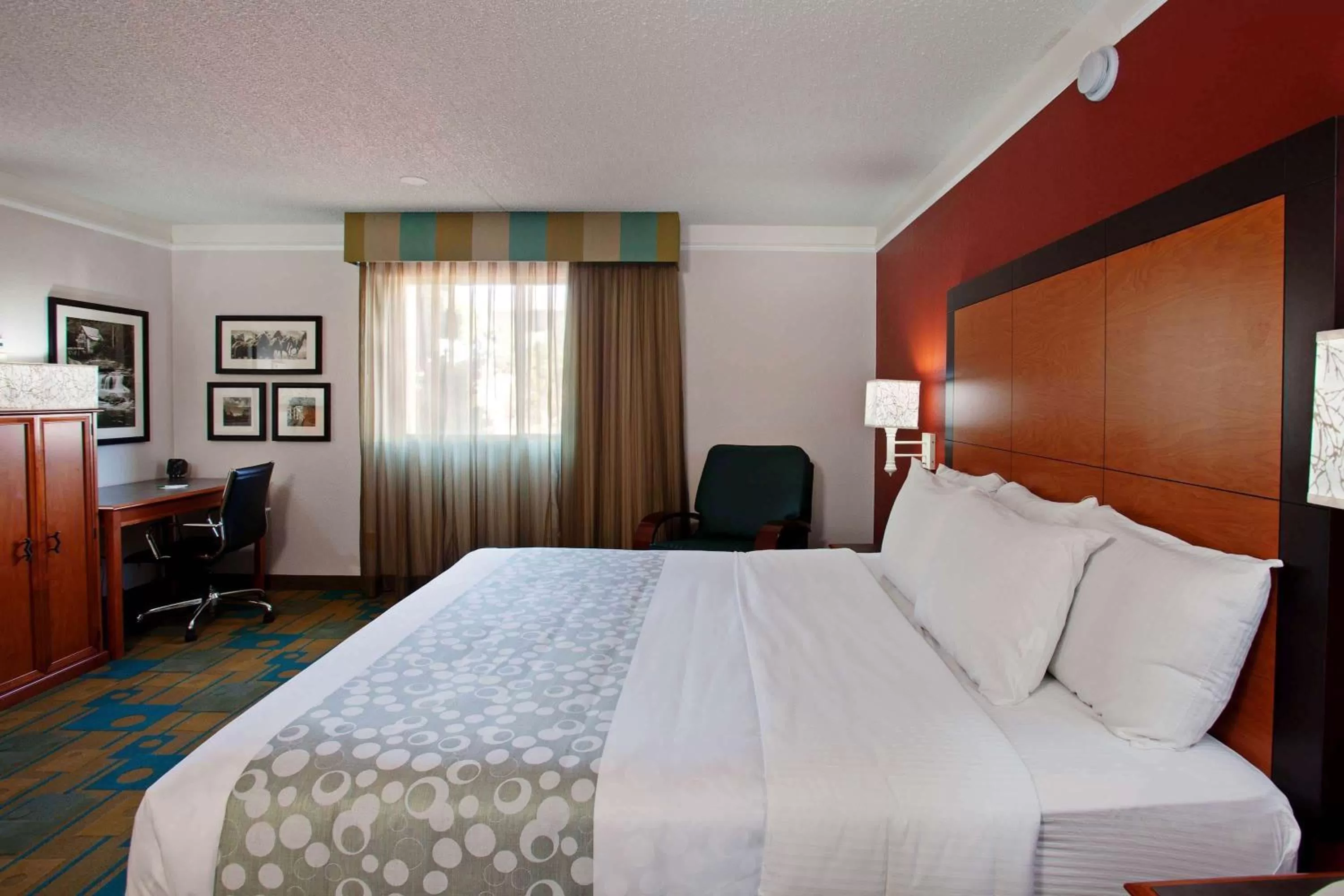 Deluxe King Room - Non-Smoking in La Quinta Inn & Suites by Wyndham Irvine Spectrum