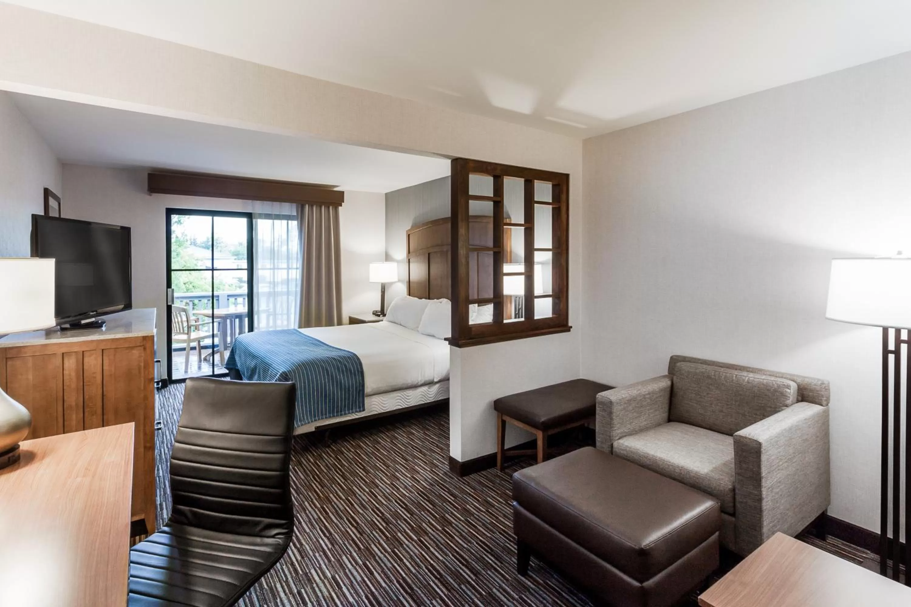 Standard King Room with Balcony in Holiday Inn Express & Suites Carpinteria by IHG