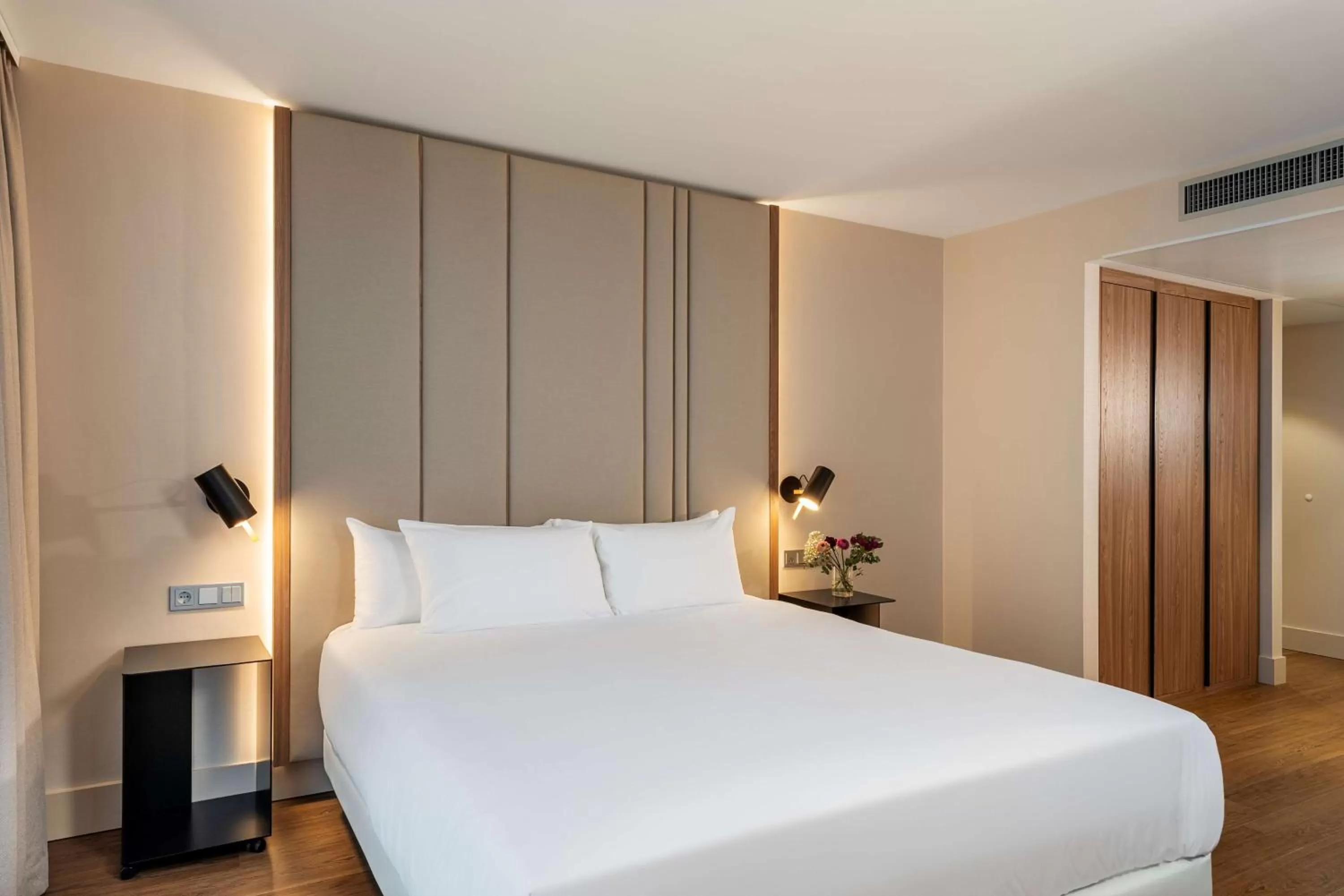 Superior Double or Twin Room Free Parking Promo - single occupancy in NH Hannover