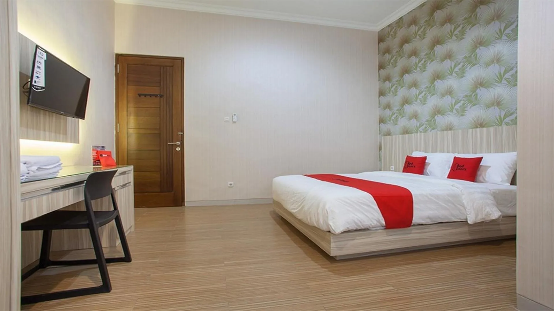 Superior Double Room in RedDoorz Syariah near Universitas Negeri Malang