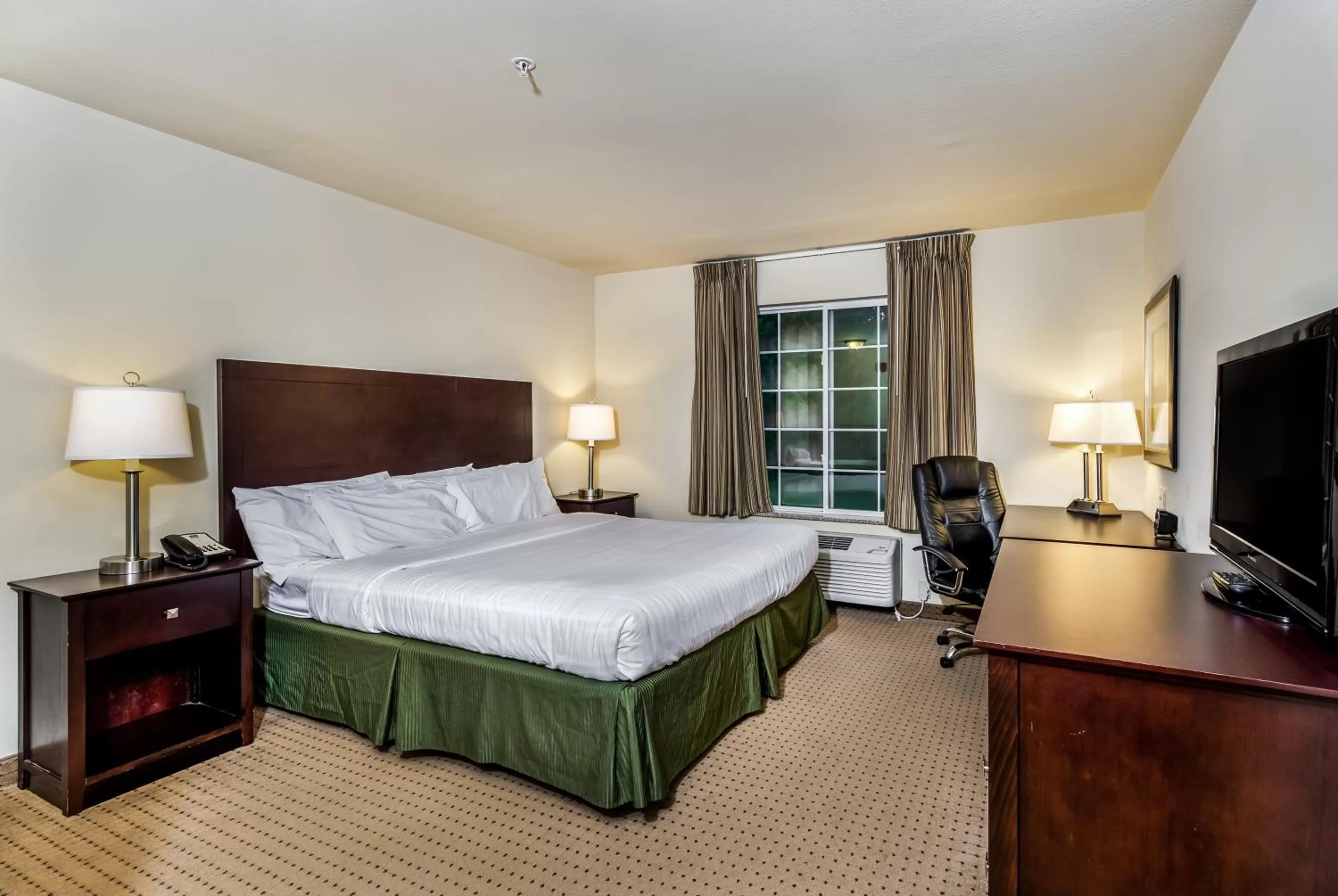 King Room with Spa Bath in Cobblestone Inn & Suites - Vinton, IA