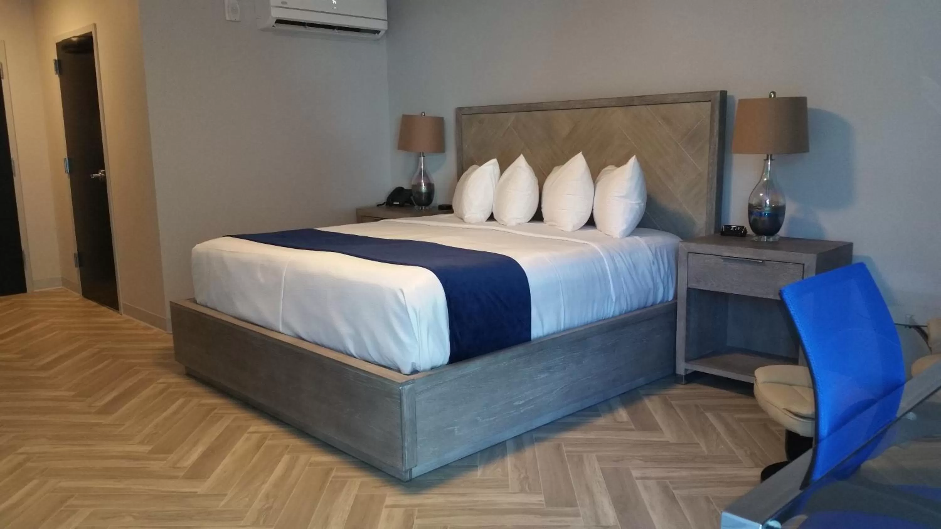 Luxury Room with King Bed in Athens Central Hotel