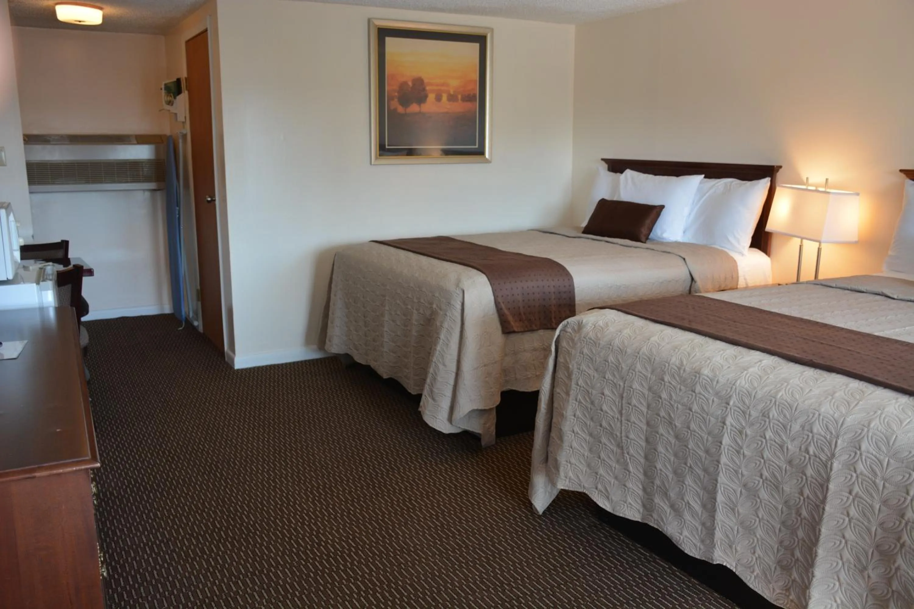 Queen Room in Liberty Inn Old Saybrook