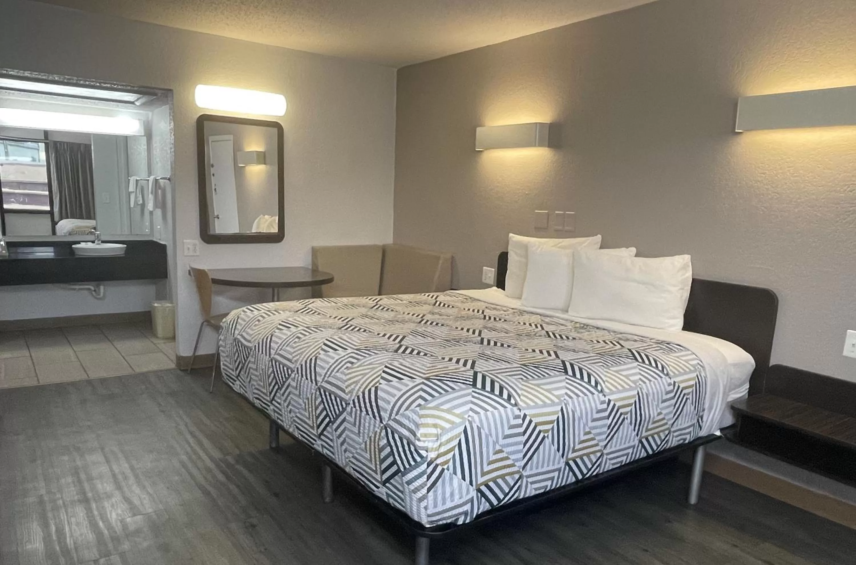 King Room with Roll-in Shower - Disability Access - Non-Smoking in Motel 6-Sallisaw, OK