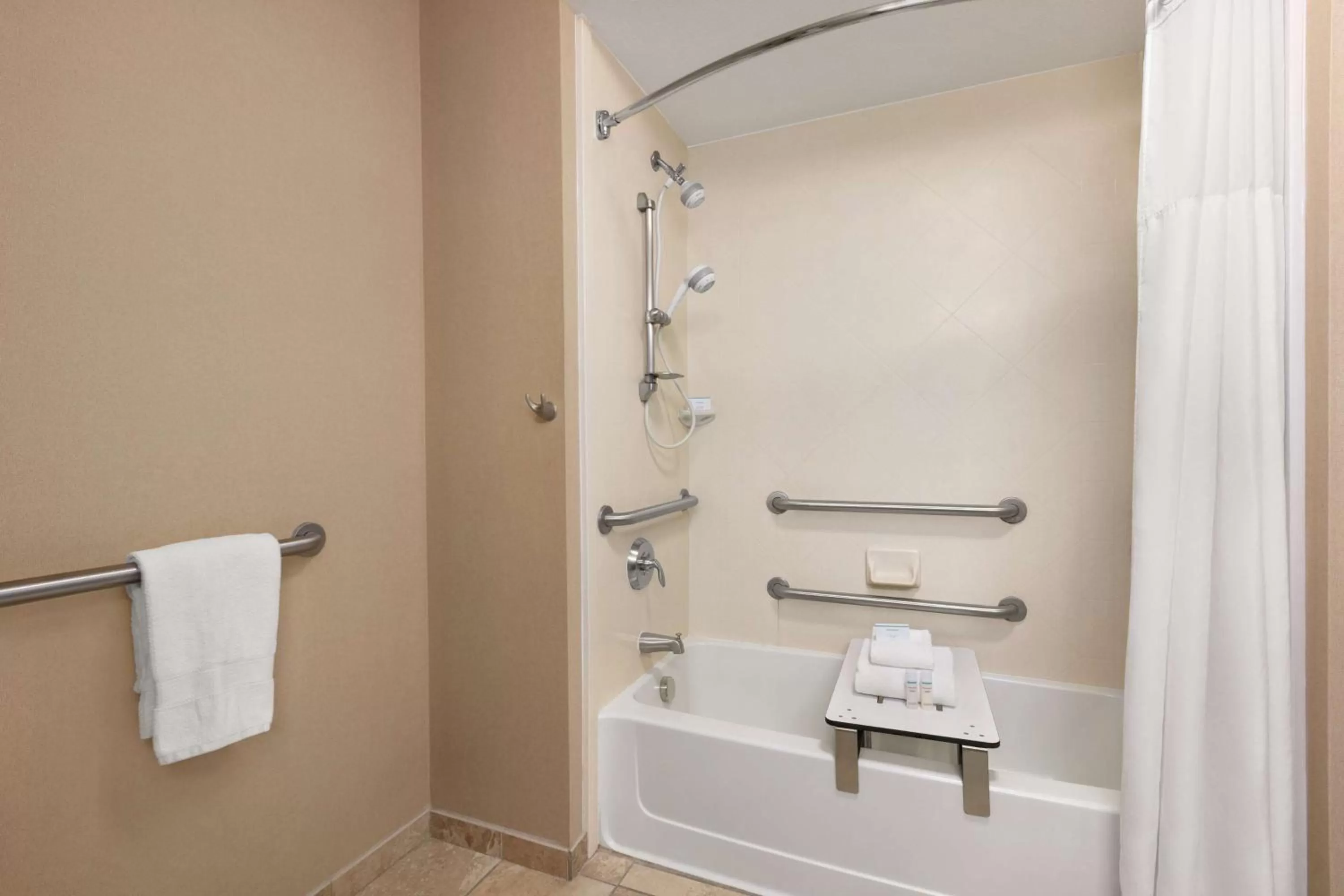 King Room with Accessible Tub - Mobility and Hearing Access/Non-Smoking in Hampton Inn & Suites Enid