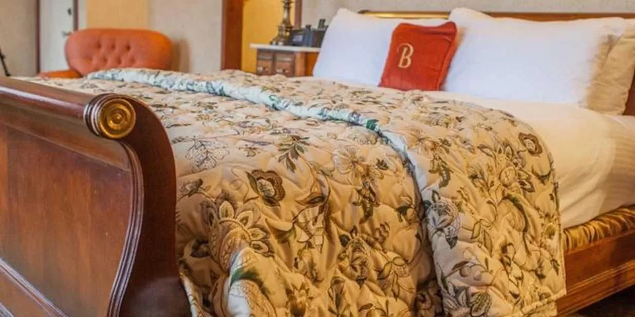 King Room with Mountain View in Benbow Historic Inn