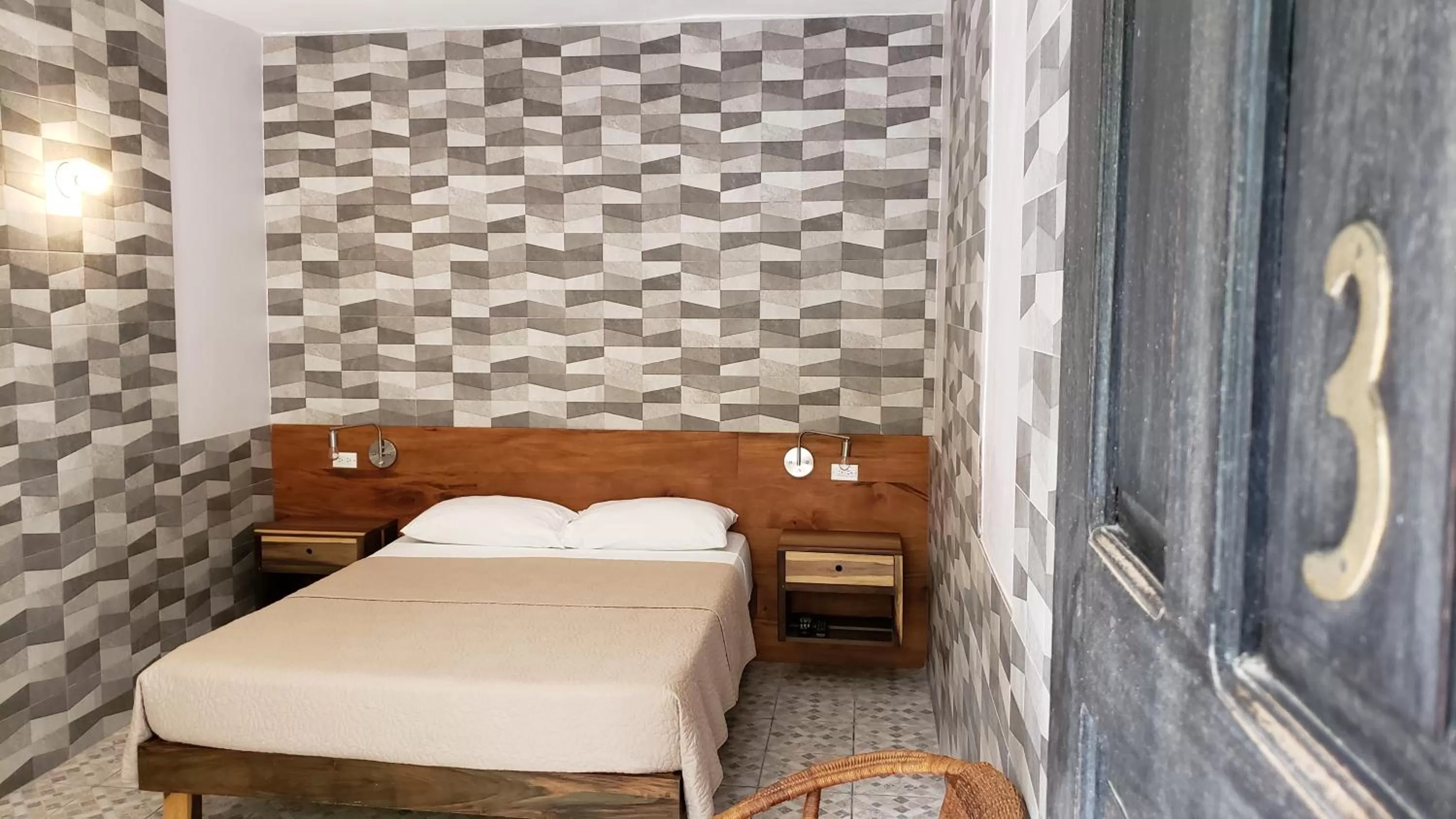 Deluxe Queen Room in Sunrise Club Hotel