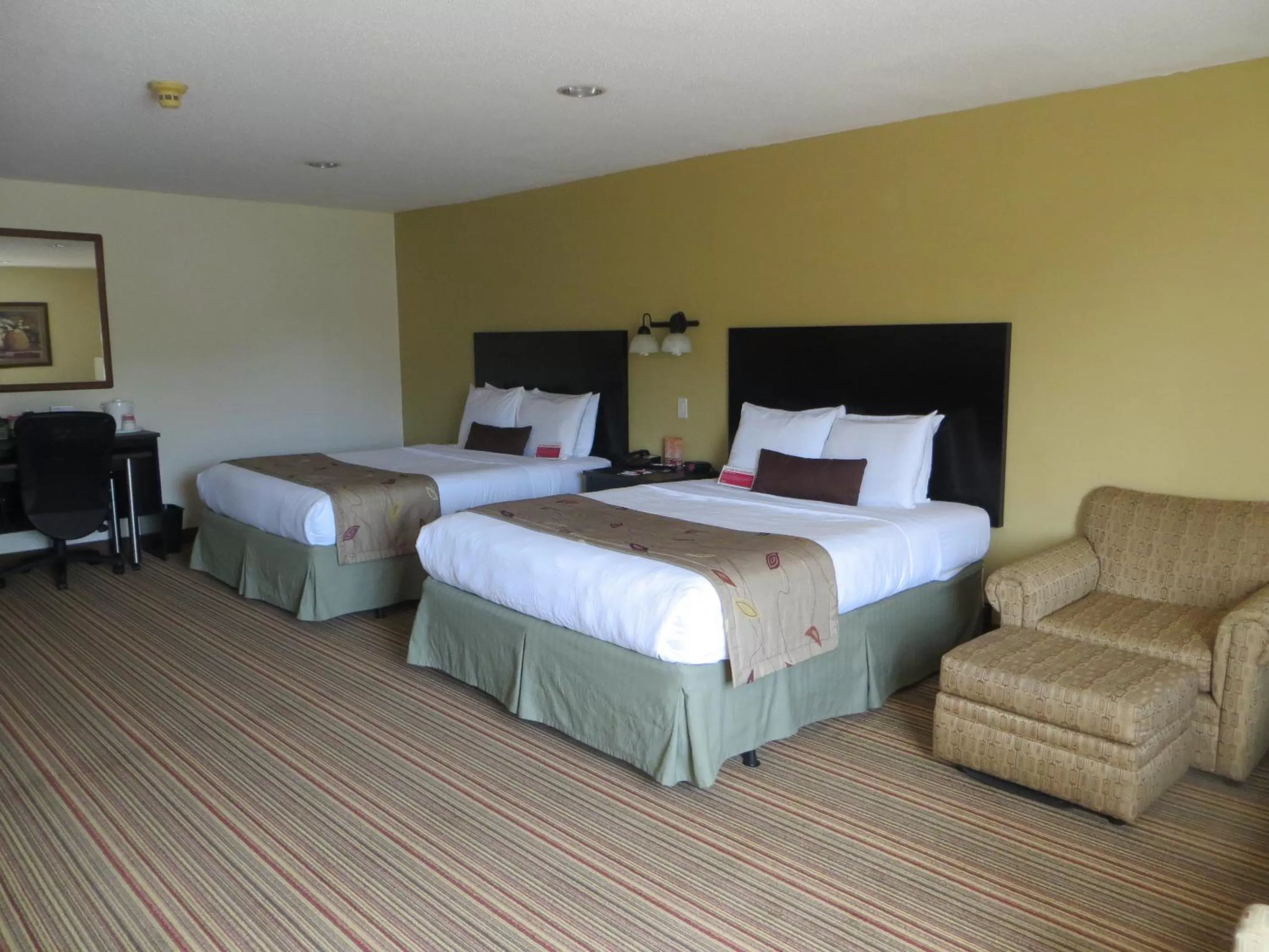 Studio with Two Queen Beds and Sofa Bed - Non-Smoking in Ramada by Wyndham Wisconsin Dells I-90