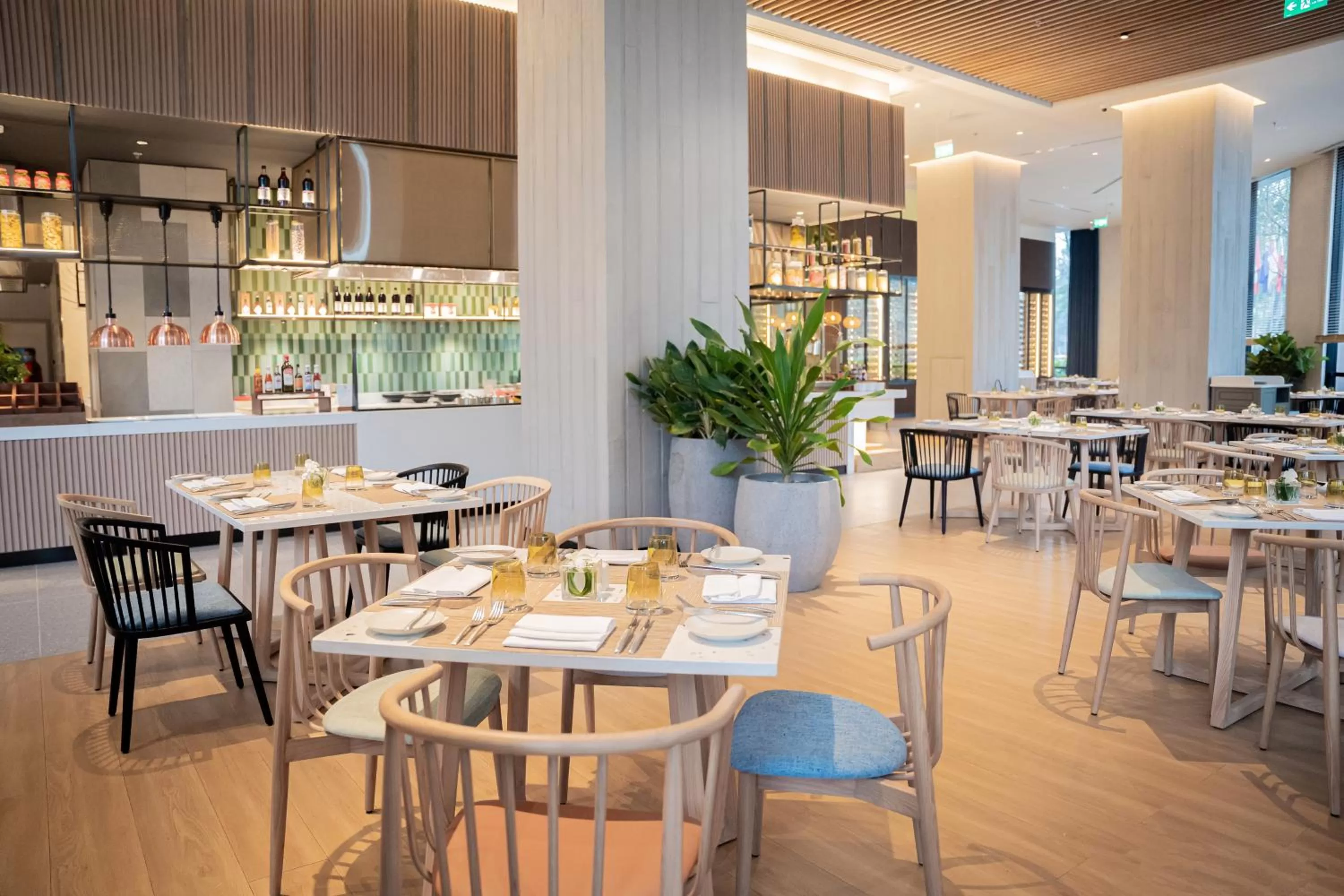 Restaurant/places to eat in Melia Hanoi