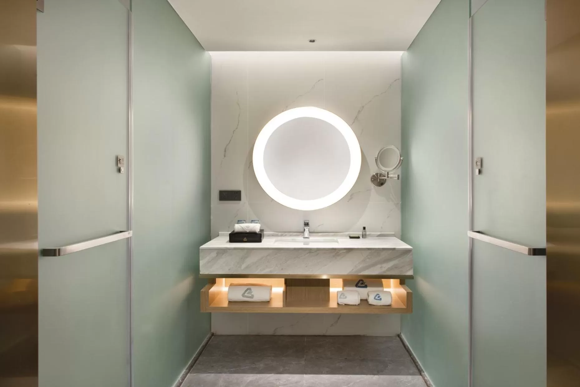 Twin Room with Garden View in Grand Skylight Garden Hotel Shenzhen Tianmian City Building