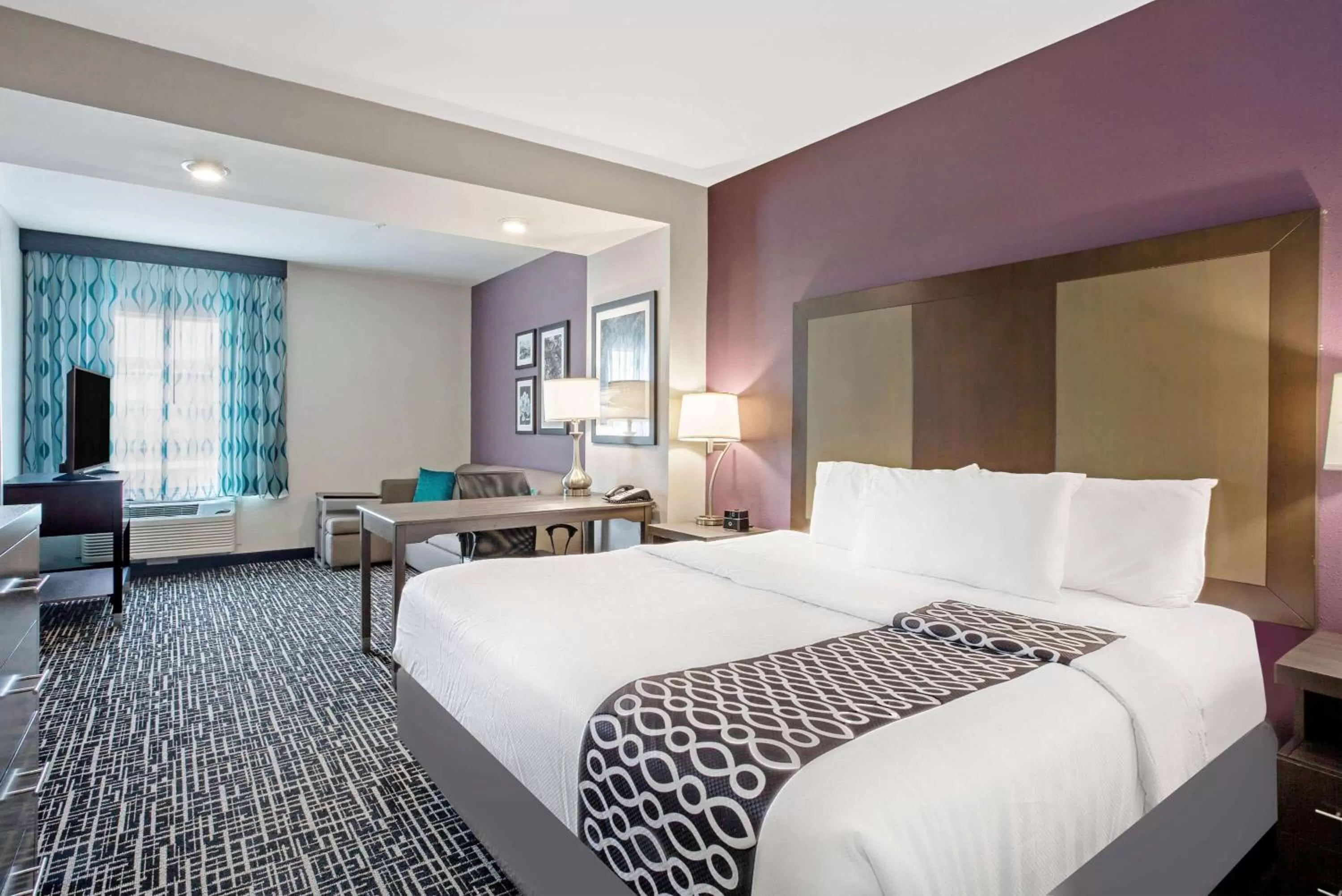 Executive King Studio Suite - Non-Smoking in La Quinta by Wyndham York