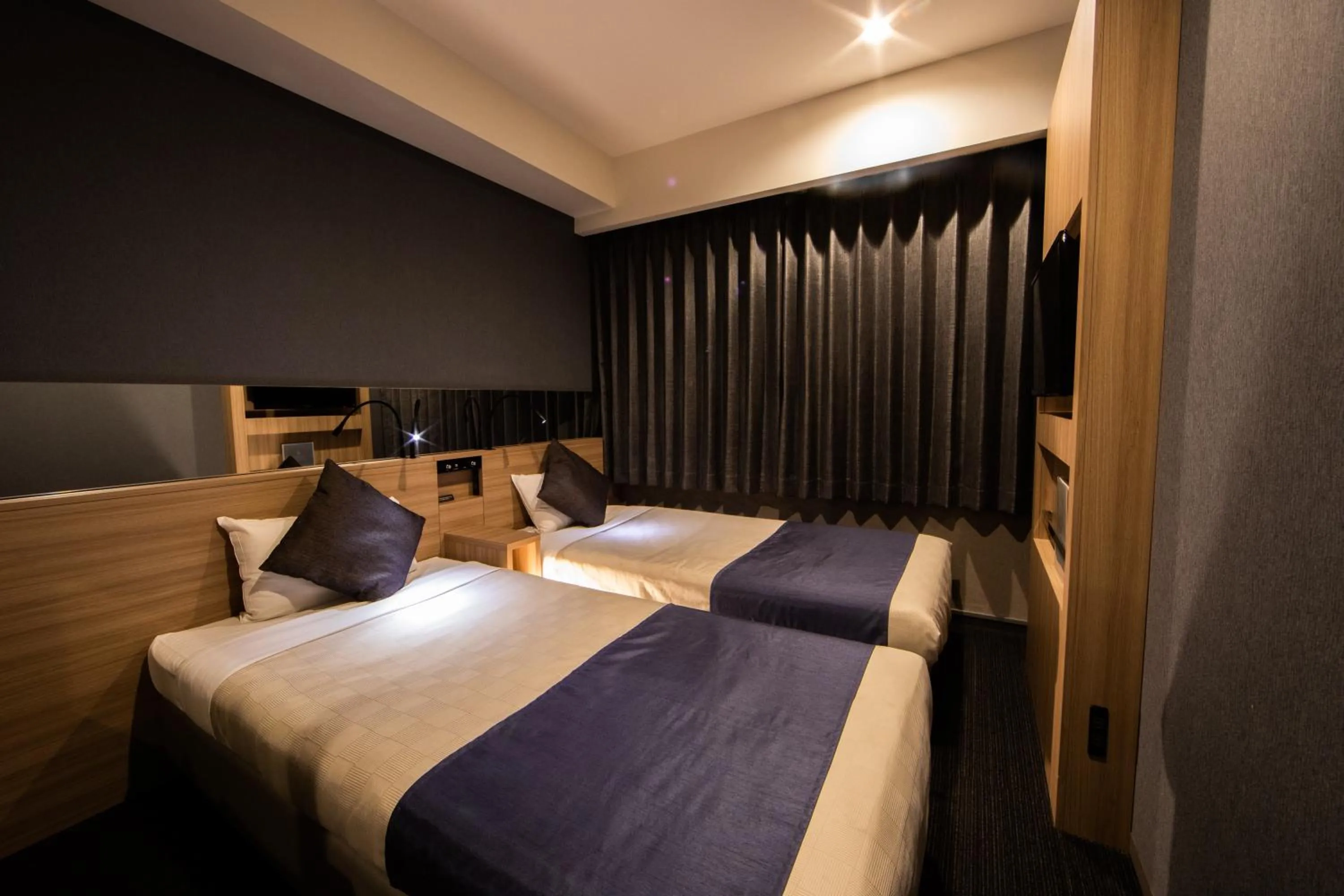 Standard Twin Room - Non-Smoking in Quintessa Hotel Osaka Shinsaibashi Comic & Books