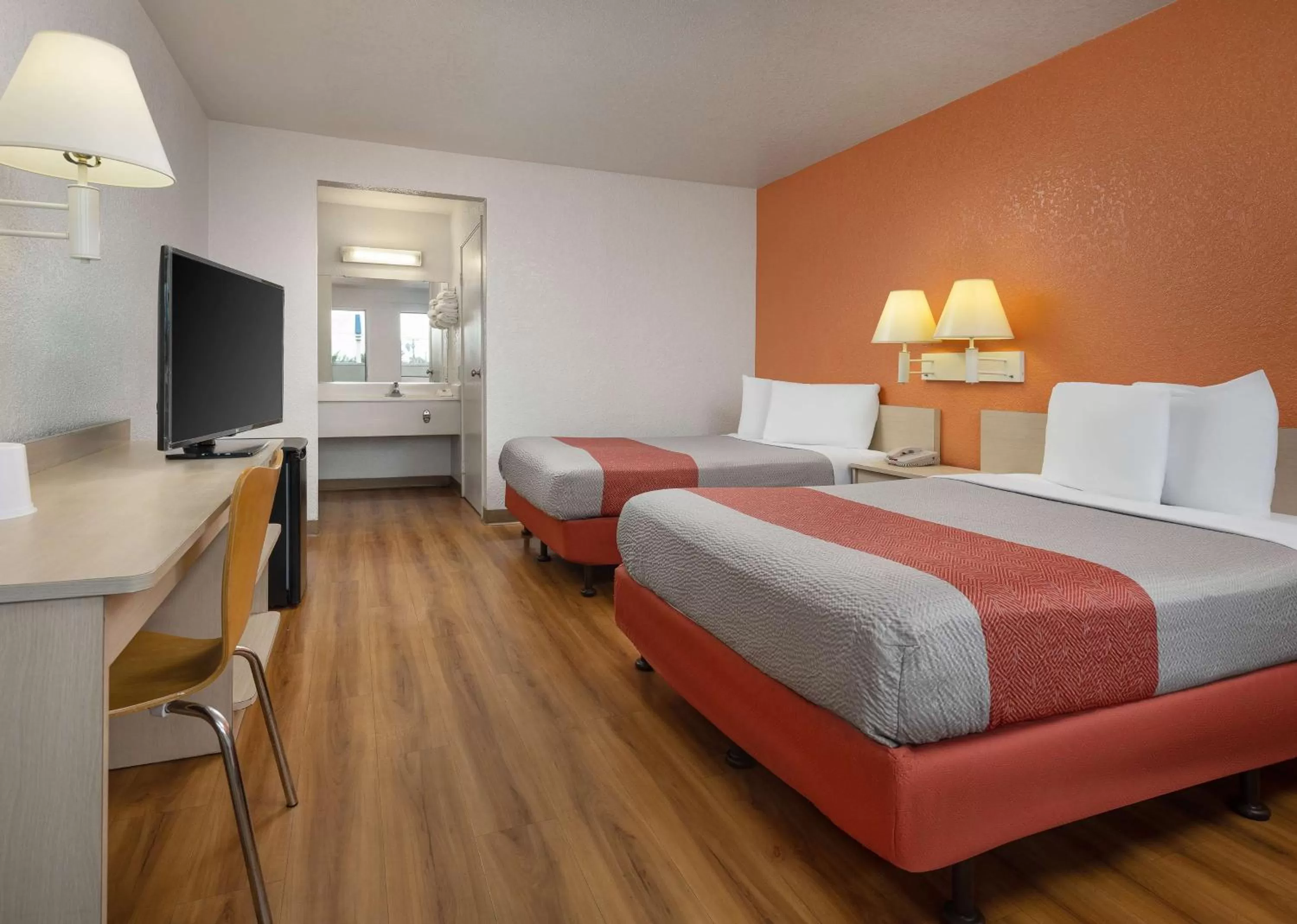 Deluxe Quadruple Room in Motel 6-Buena Park, CA - Knotts Berry Farm - Disneyland