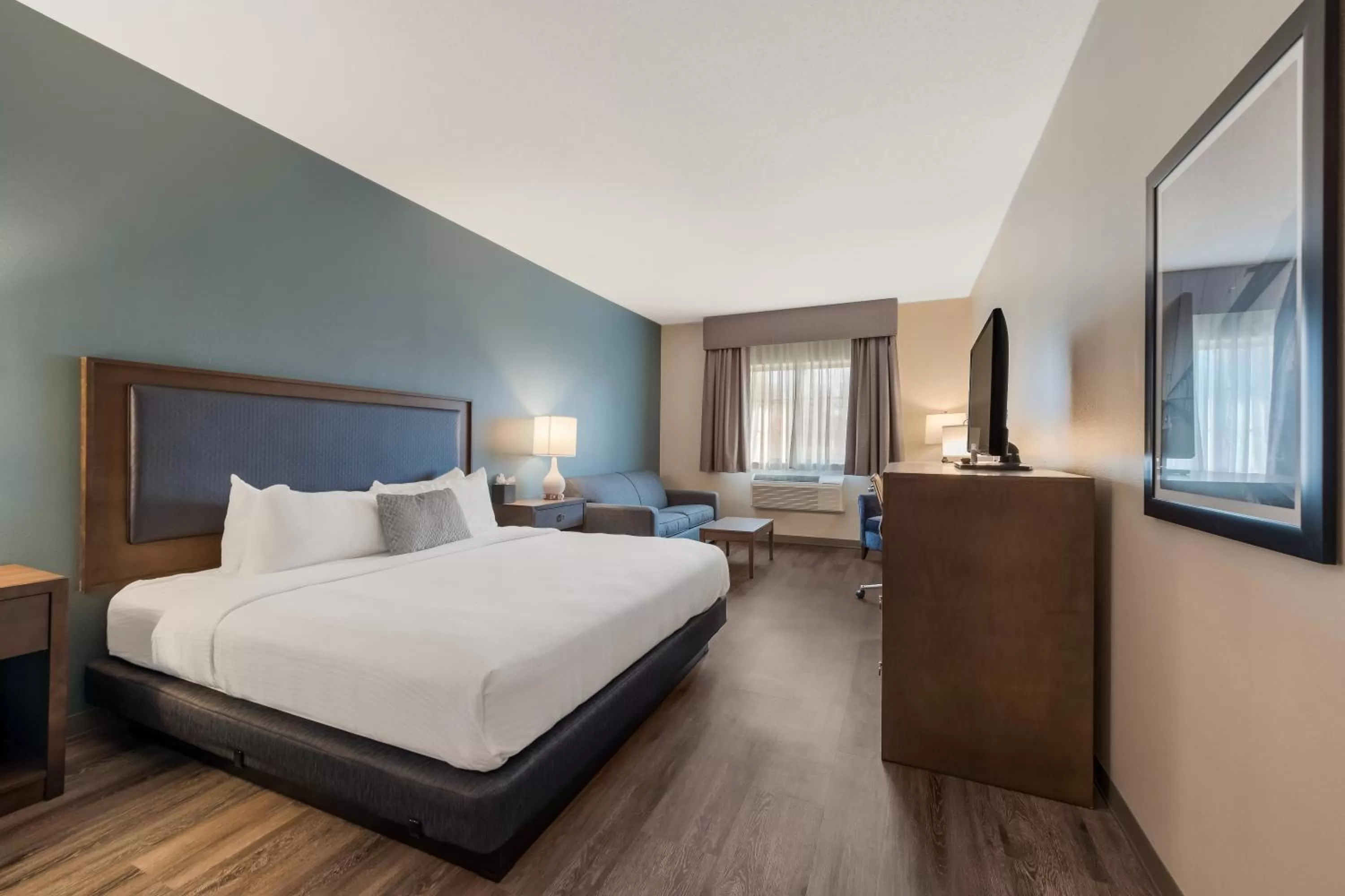 King Room with Sofabed in SureStay Plus Hotel by Best Western Highland Poughkeepsie