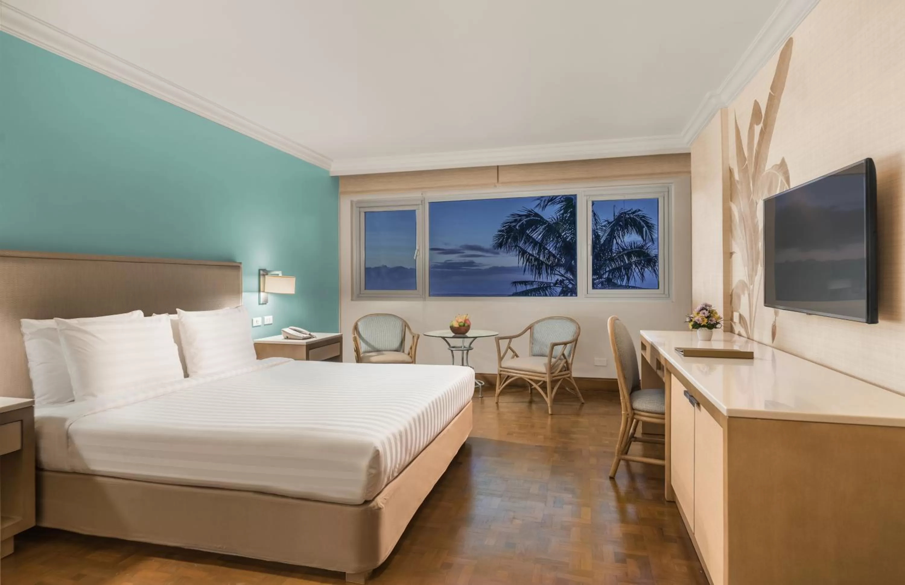 Superior King Room in Taal Vista Hotel