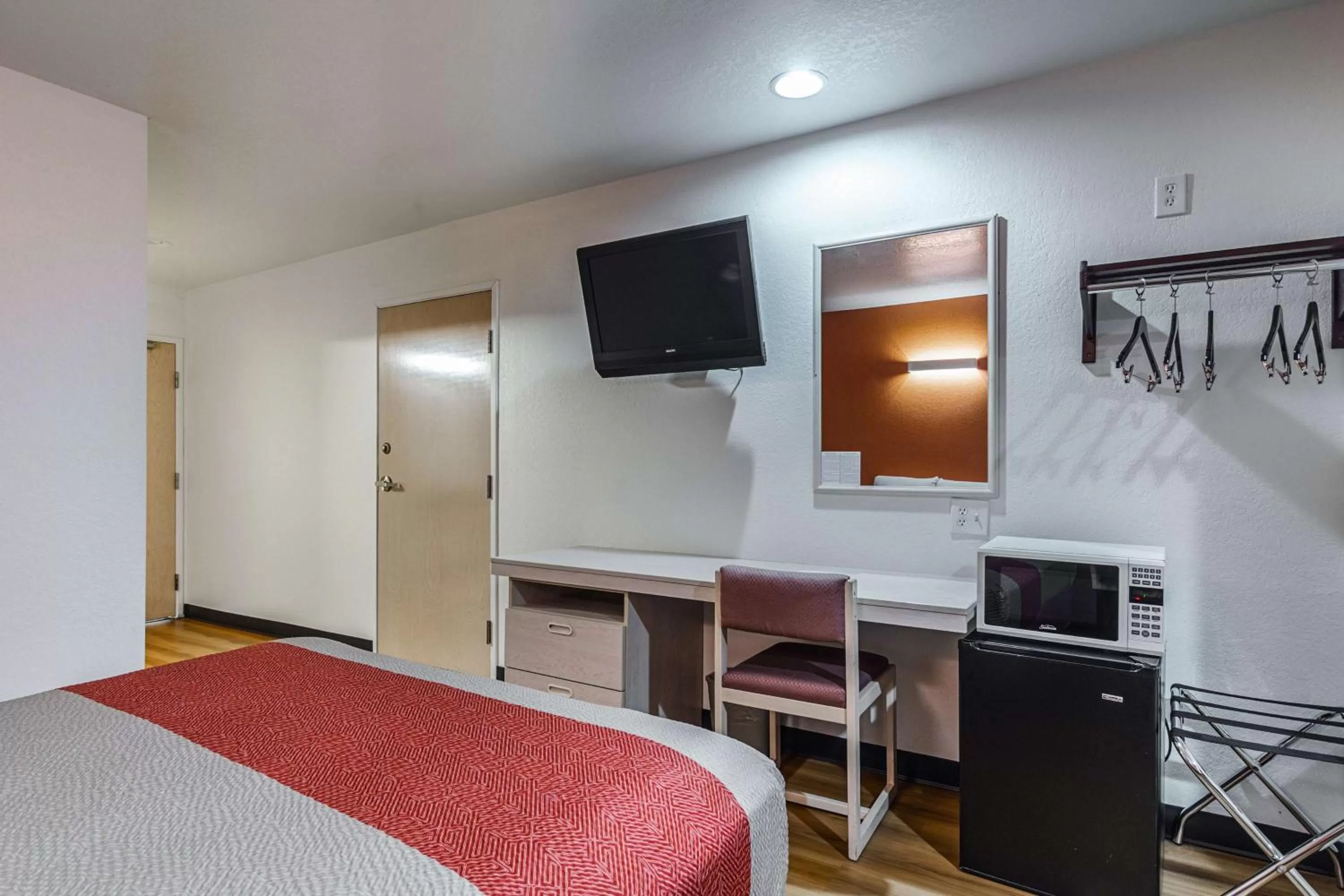 Queen Room - Disability Access in Motel 6-Mcalester, OK