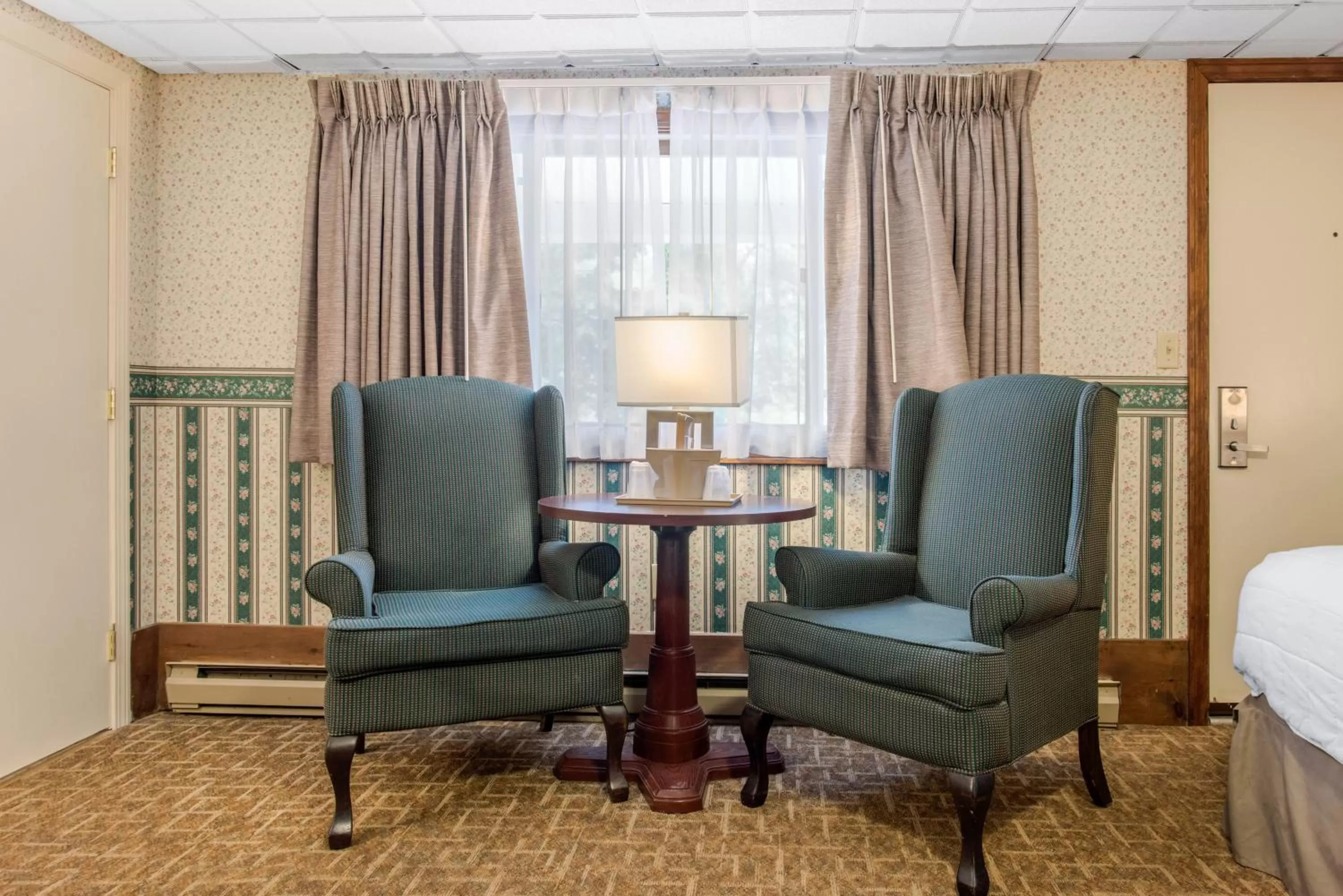 Queen Suite with Spa Bath in Coachman Inn