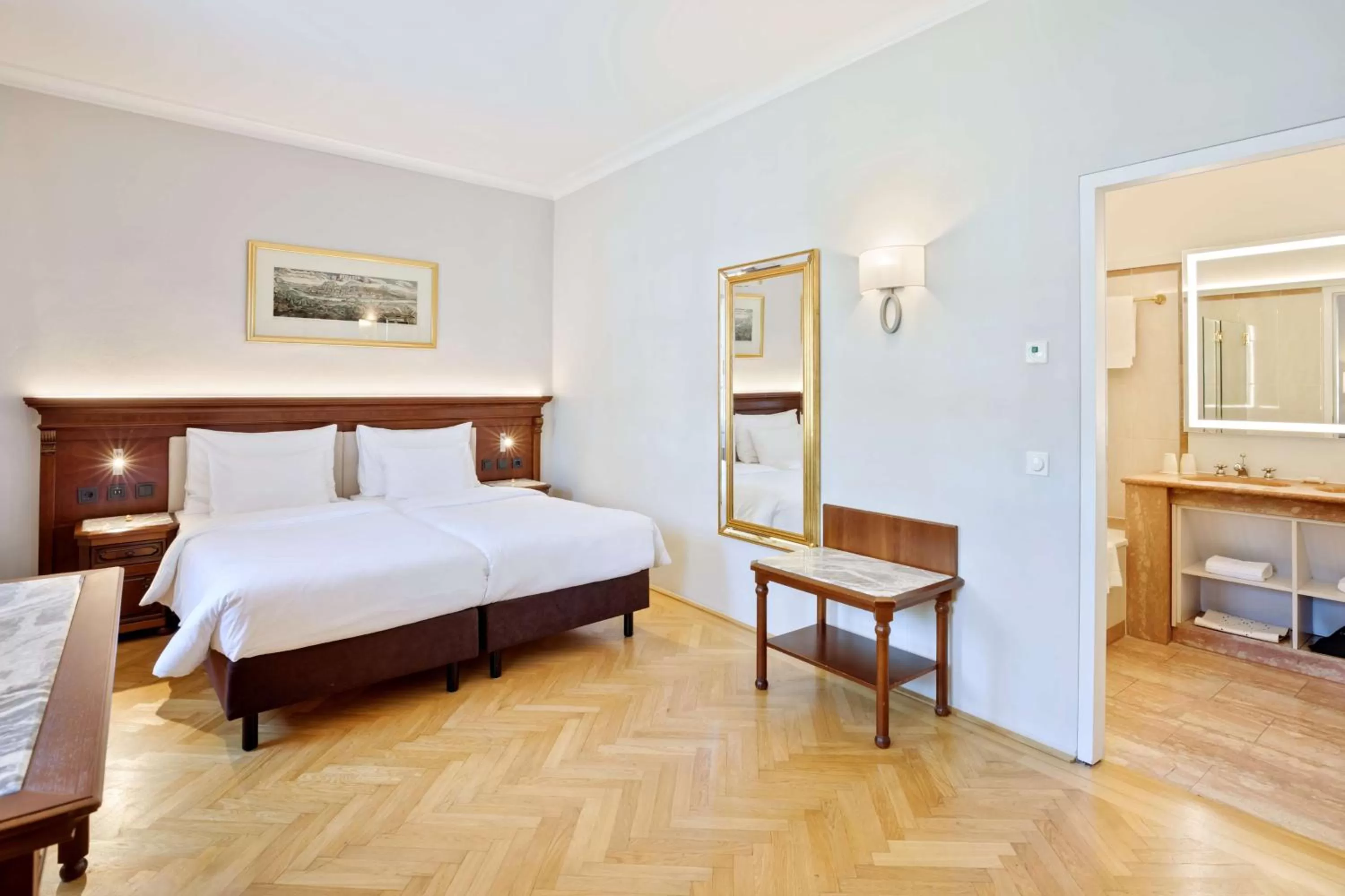 One-Bedroom Suite in Radisson Blu Hotel Altstadt