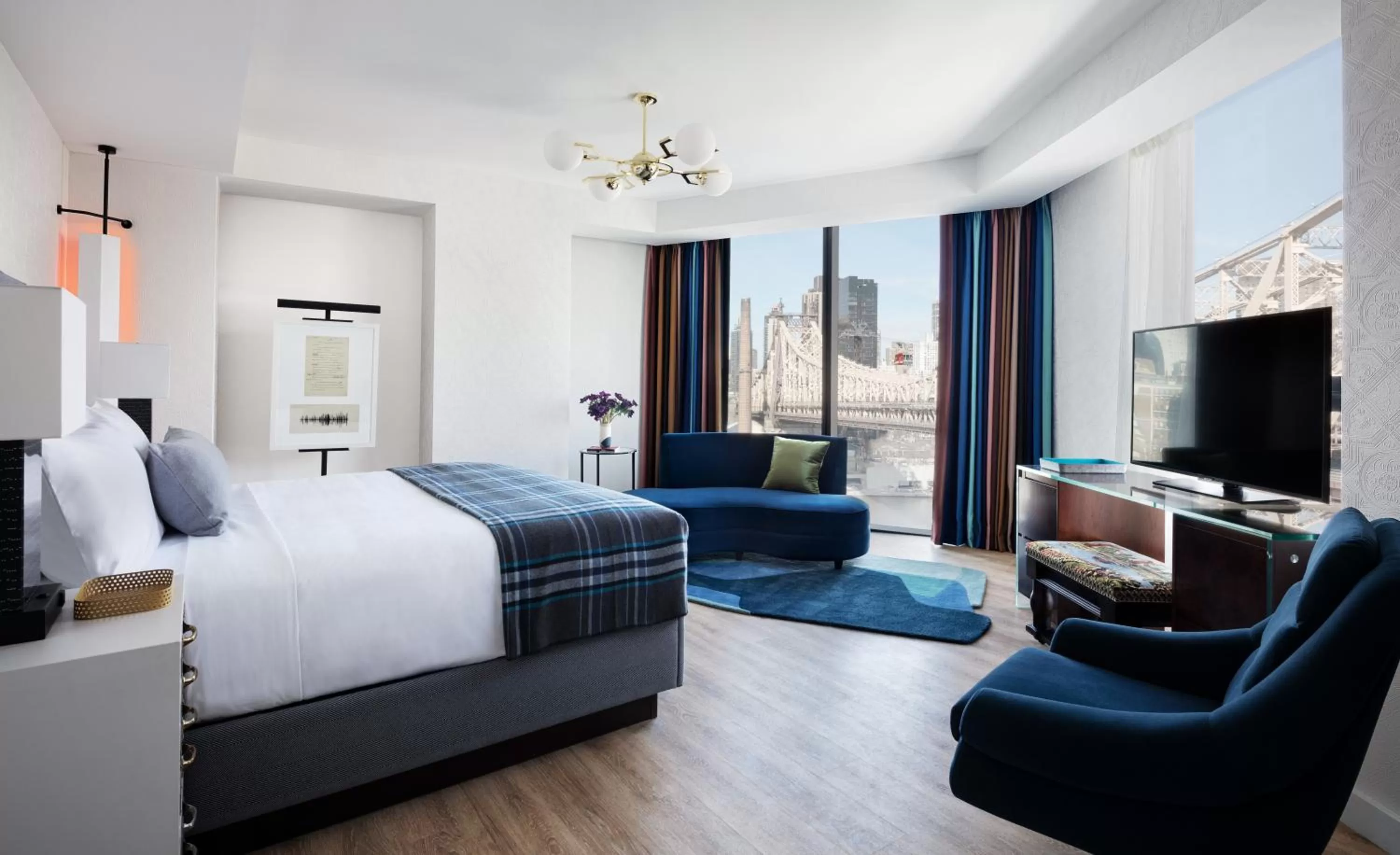 Junior King Suite with Skyline View in Graduate by Hilton New York