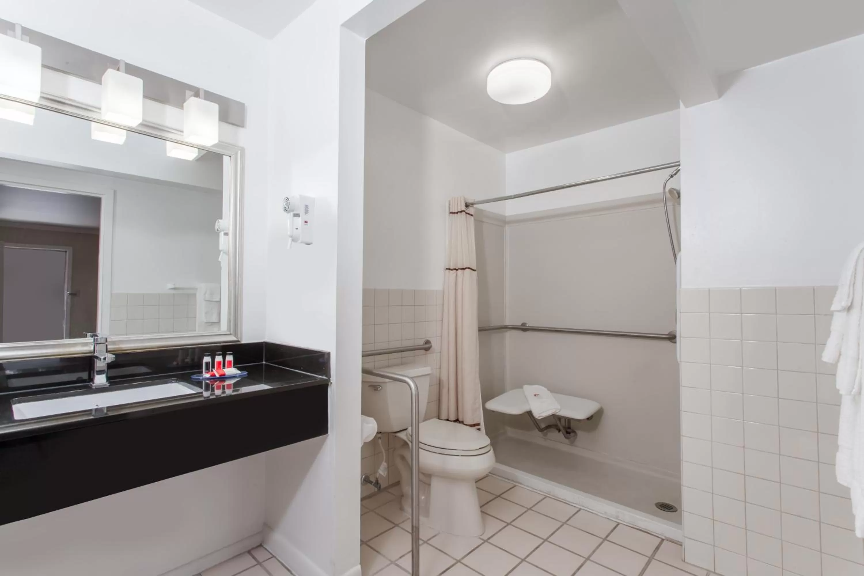 Double Room - Disability Access/Non-Smoking in Days Inn by Wyndham Wilmington Brandywine